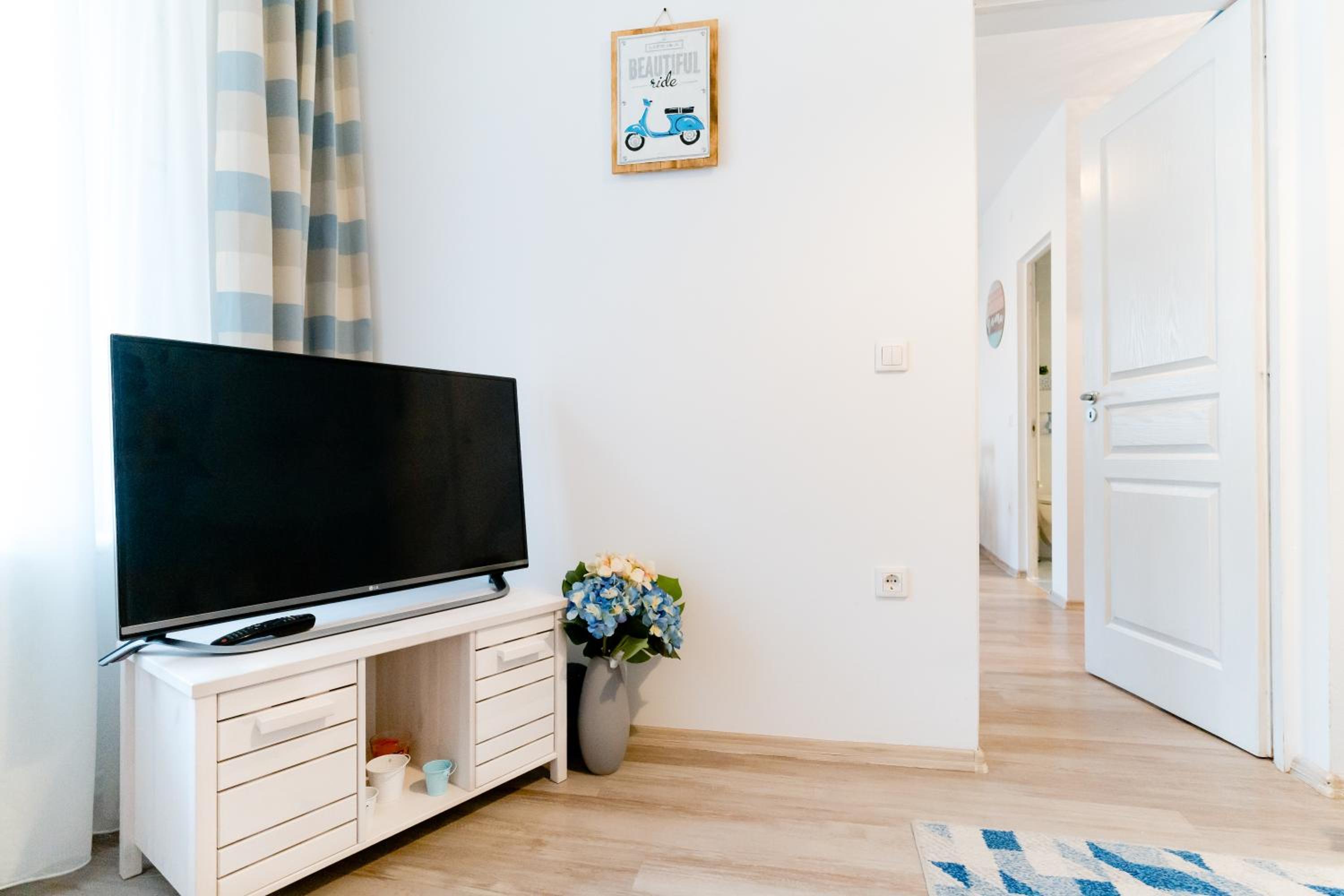 One-Bedroom Apartment (4 Adults) - Photo 7
