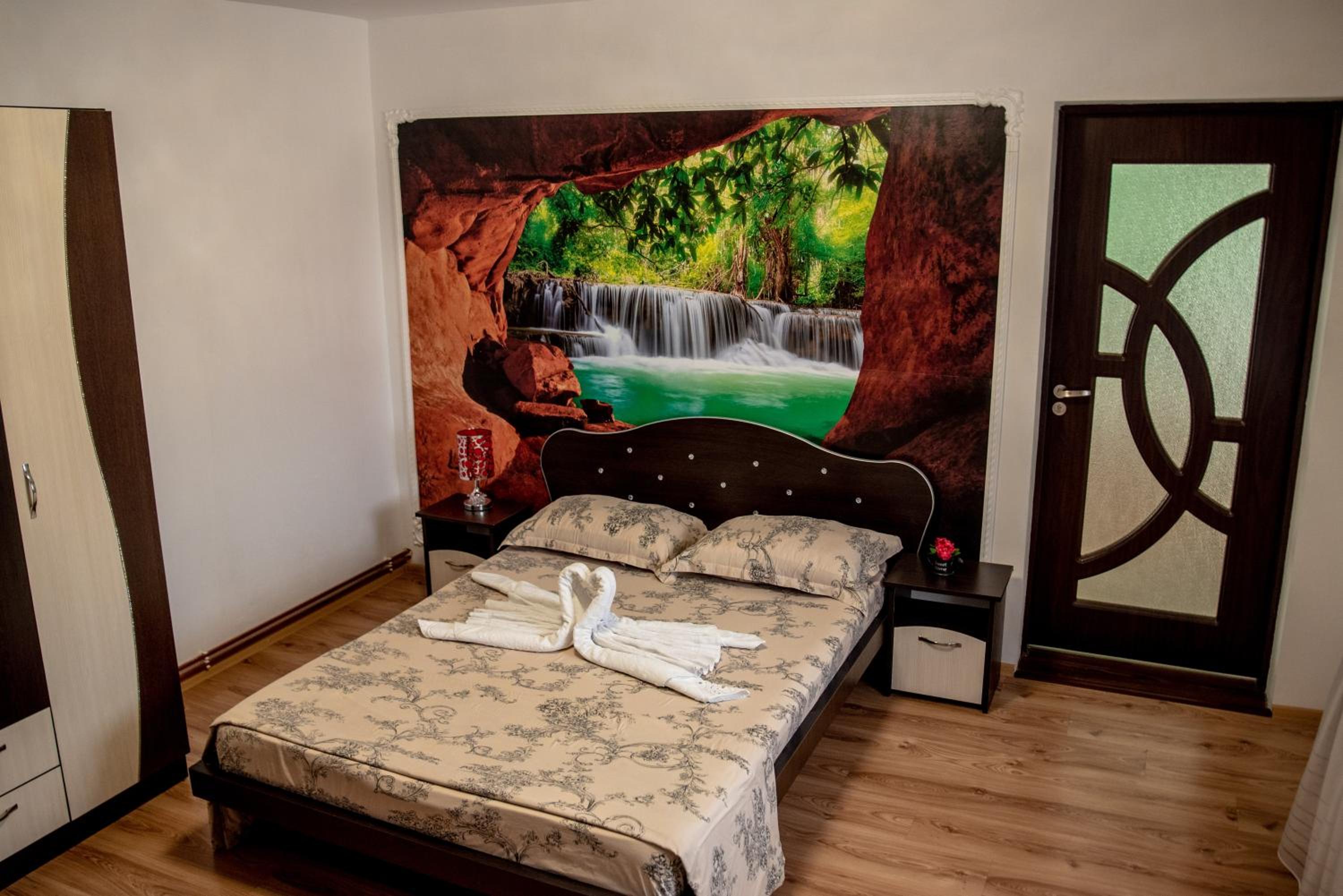 Apartment with Mountain View photo 3