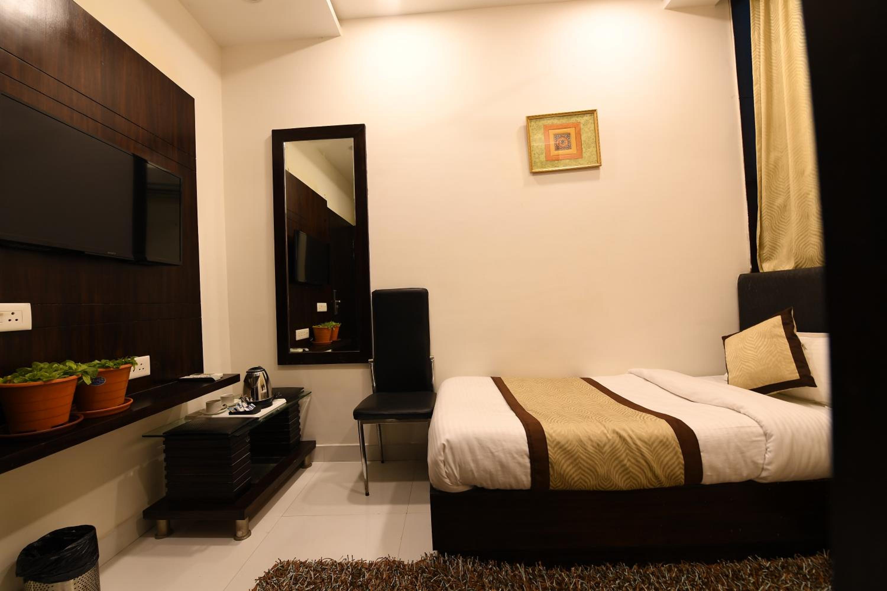 Single Room photo 3