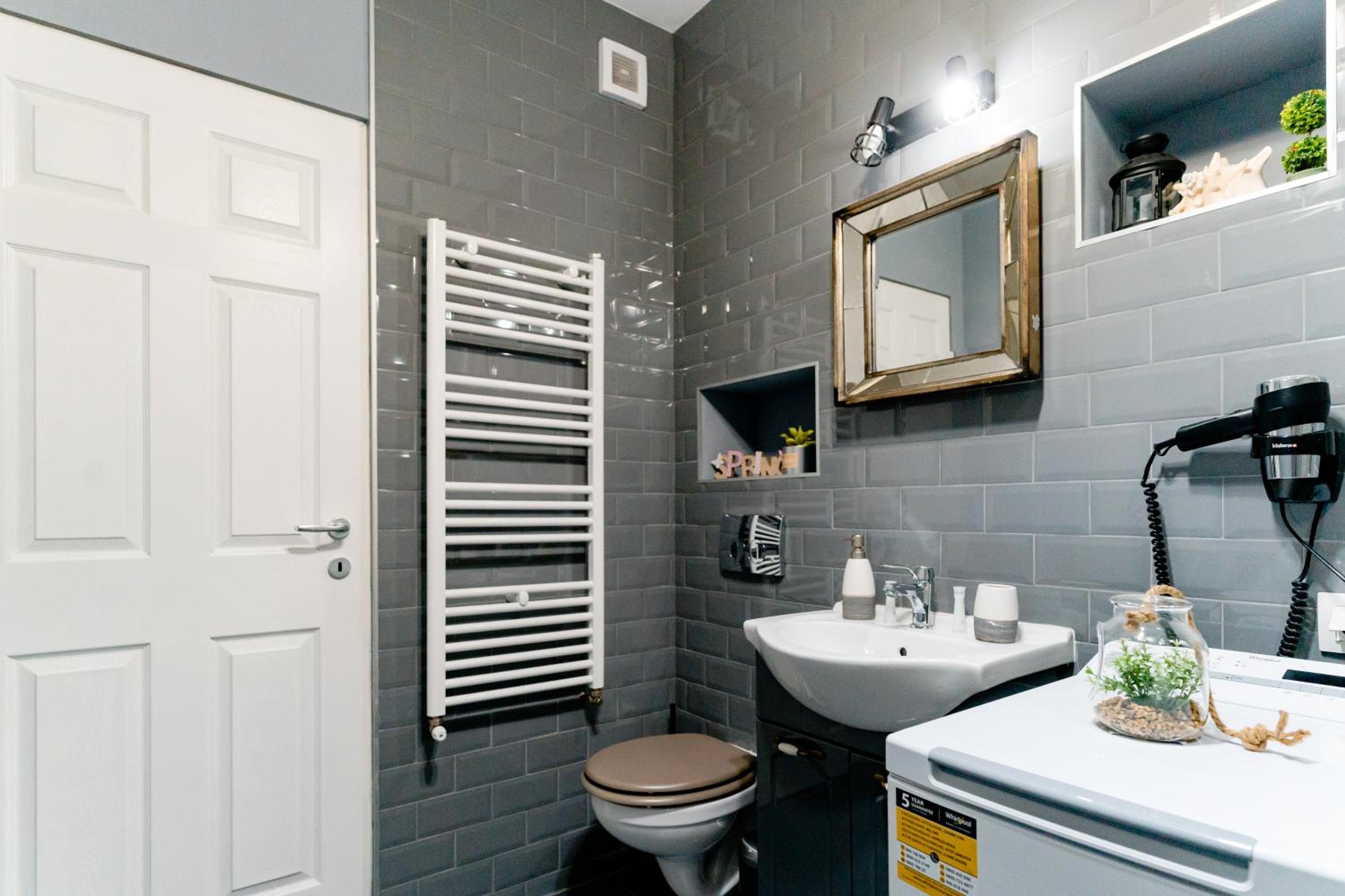 Deluxe Double or Twin Room - Photo 19