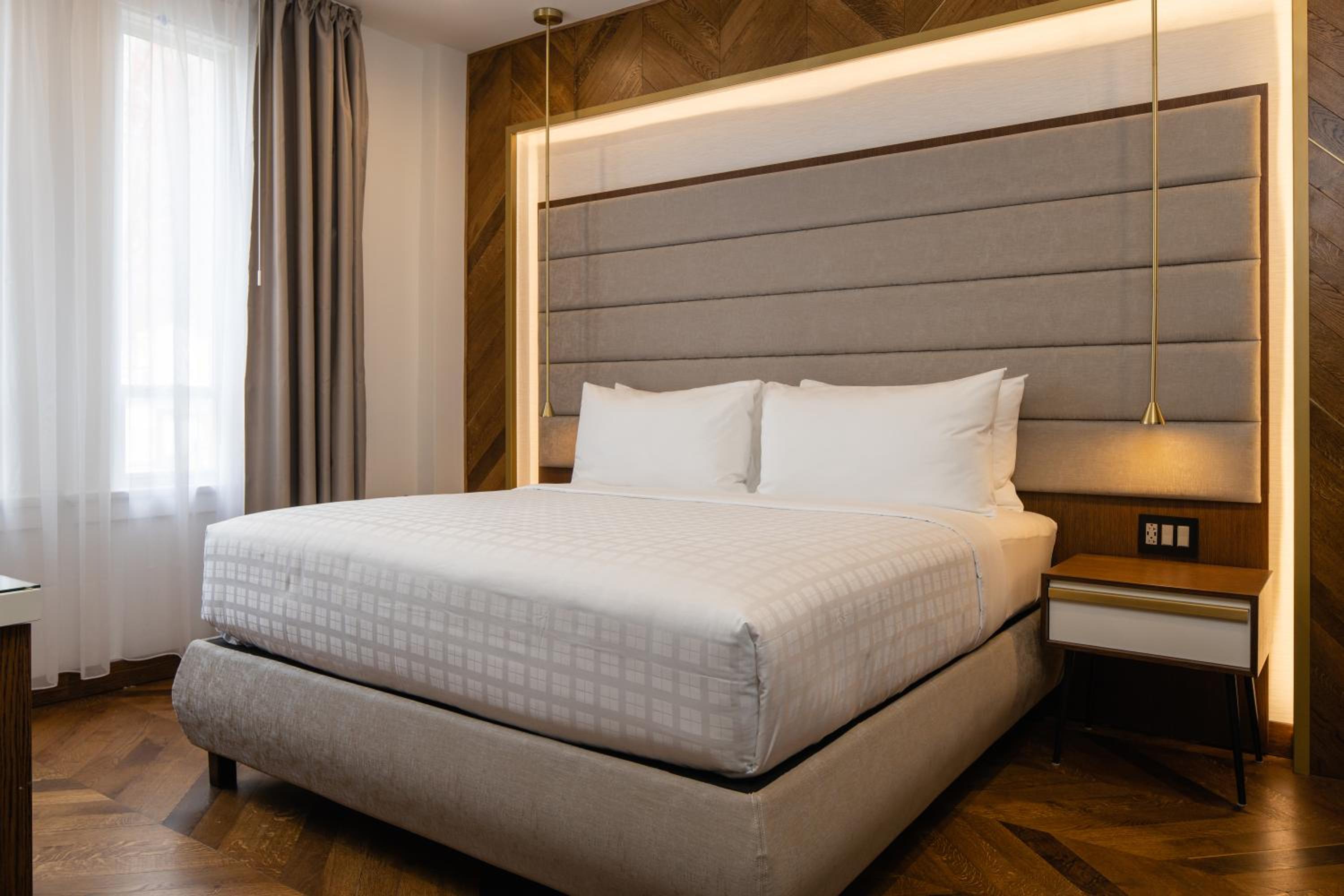 Superior King Room - Photo 7