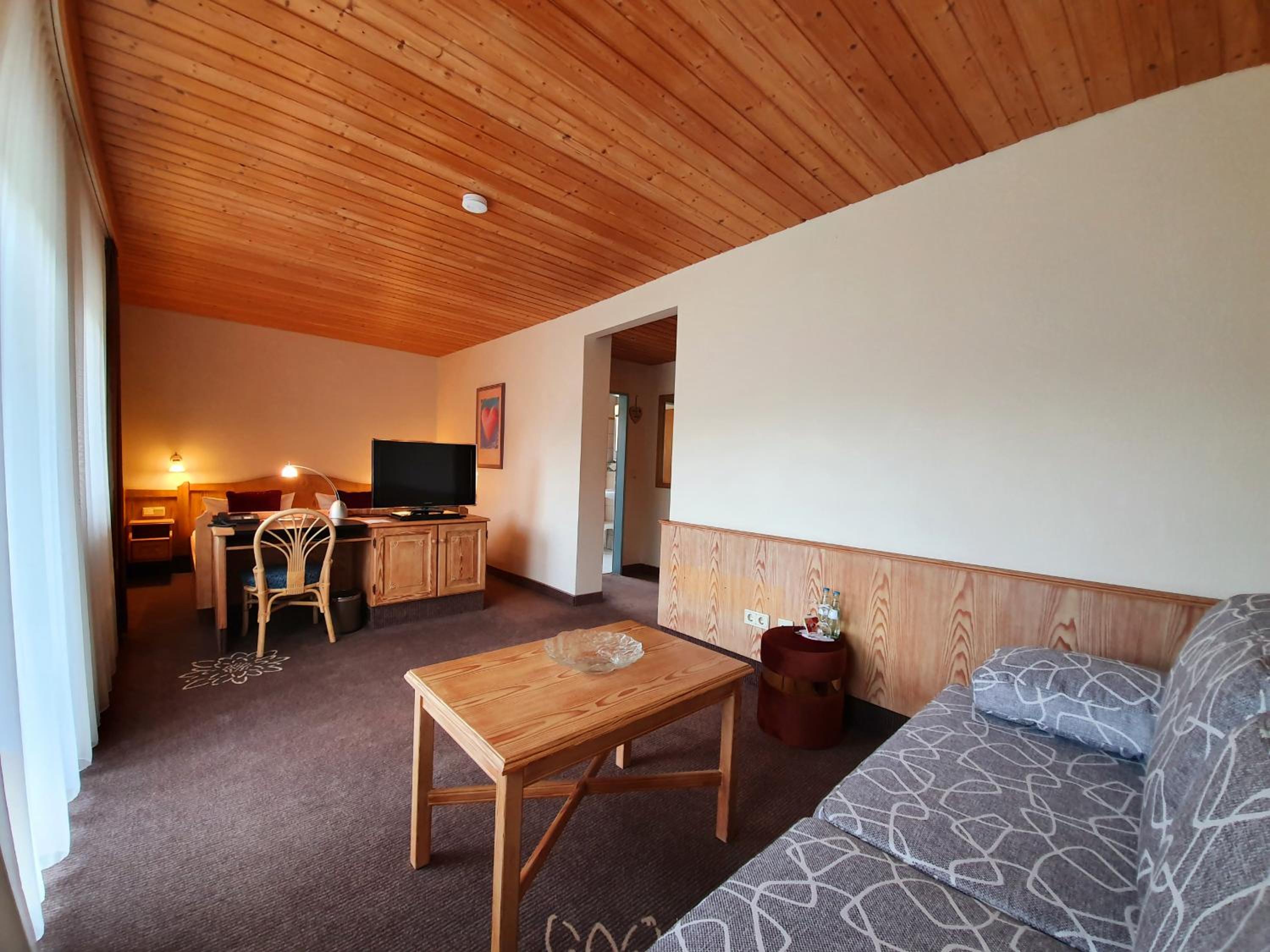 Deluxe Double Room - Photo 15