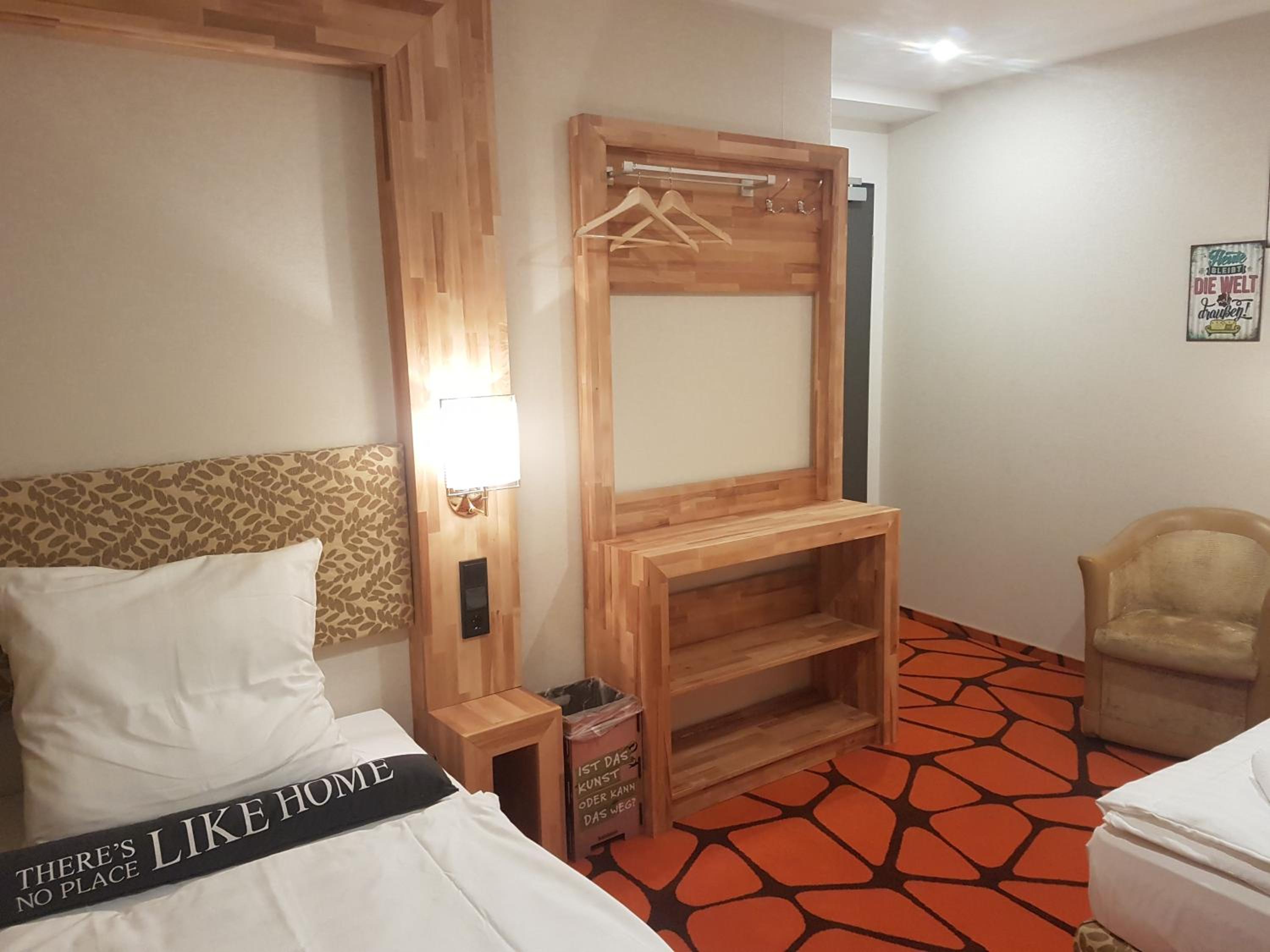 Economy Triple Room - Photo 4