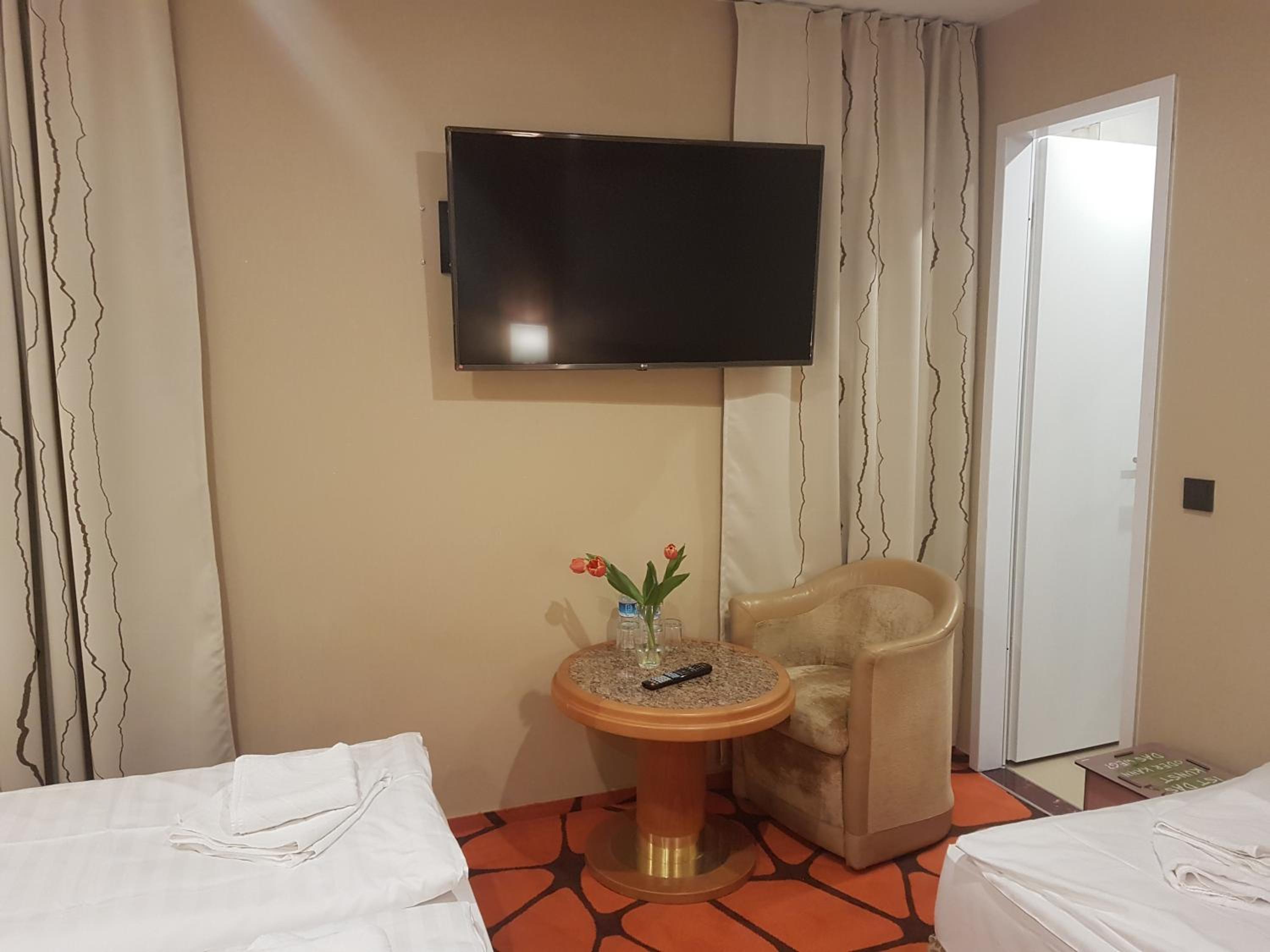 Economy Triple Room - Photo 2