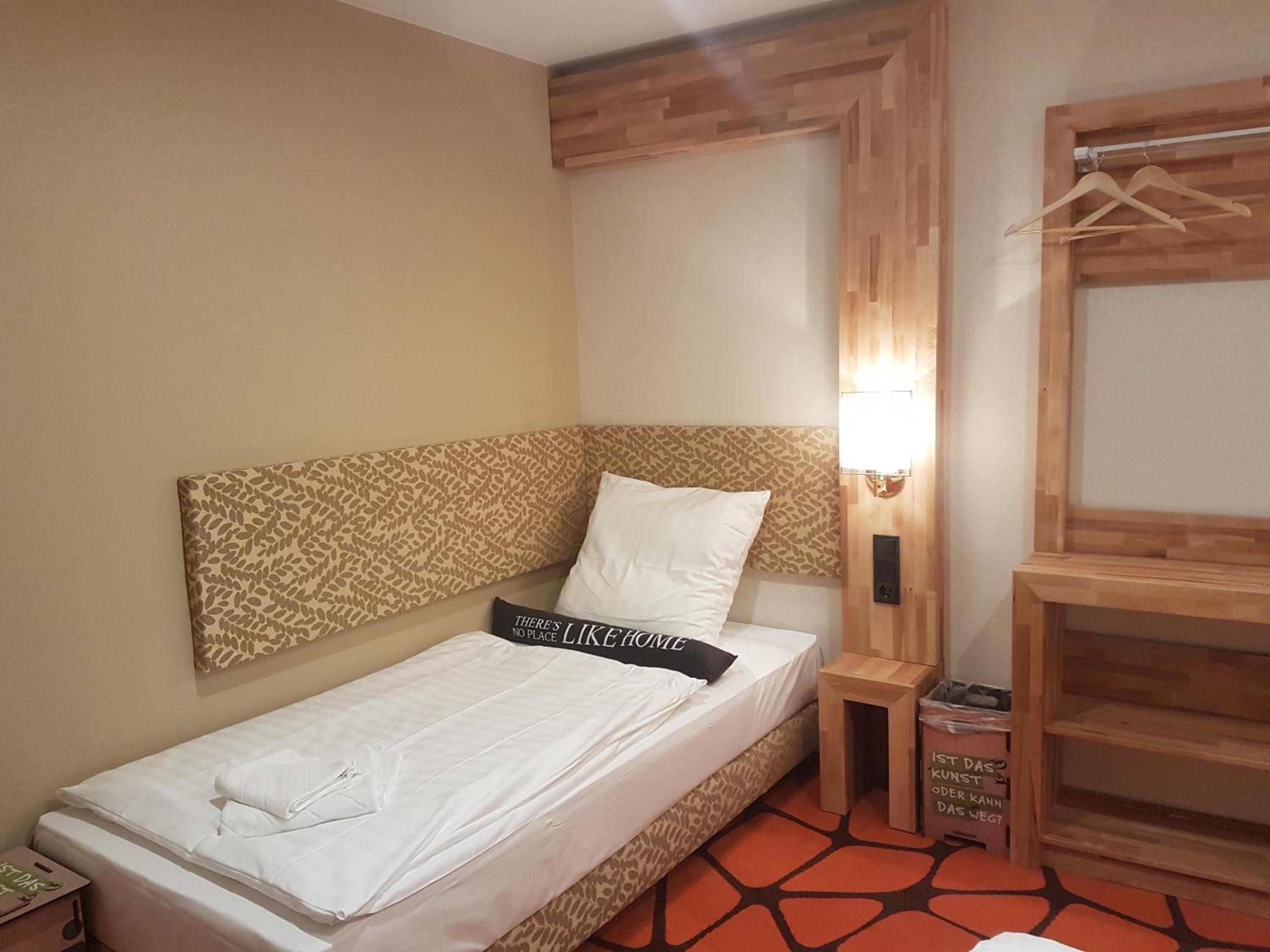 Economy Triple Room - Photo 3