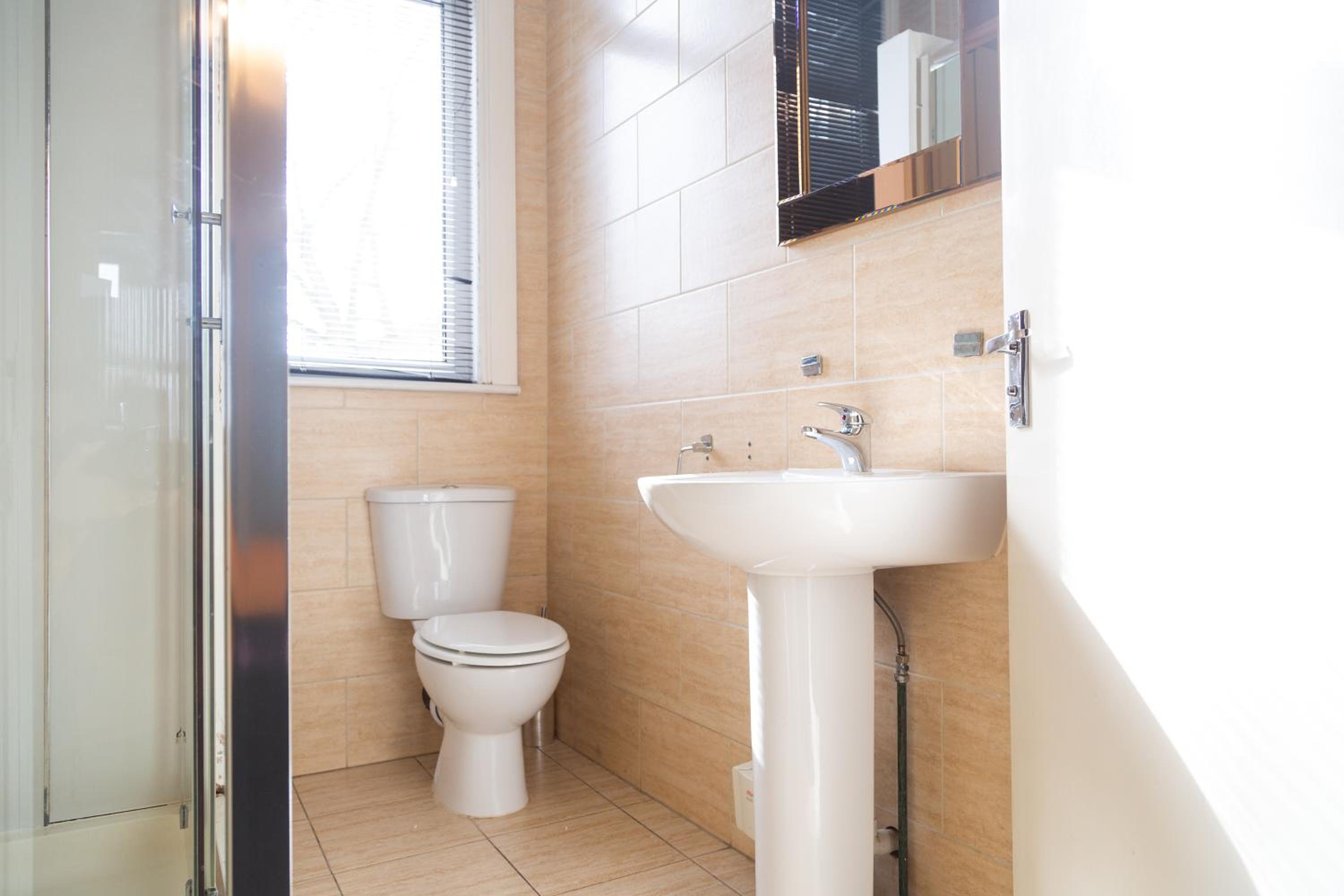 Family Room with Private Bathroom - Photo 6