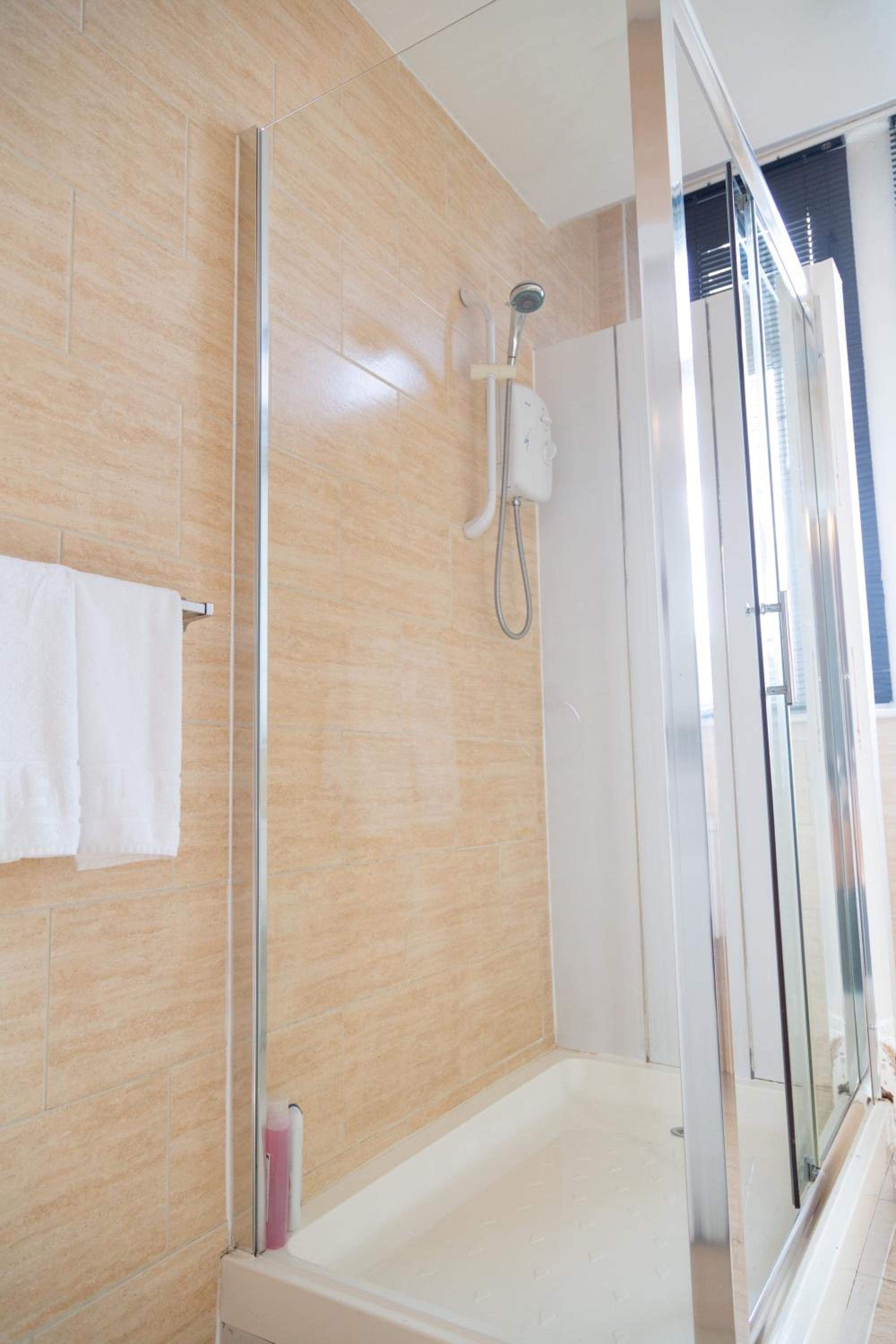 Family Room with Private Bathroom - Photo 7