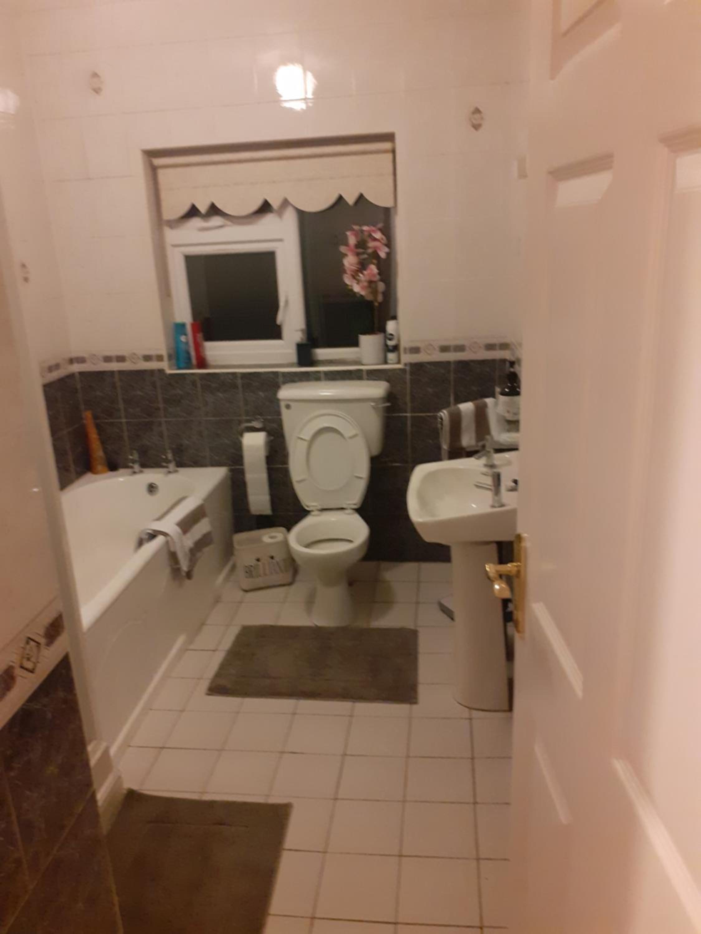 Standard Twin Room - Photo 2