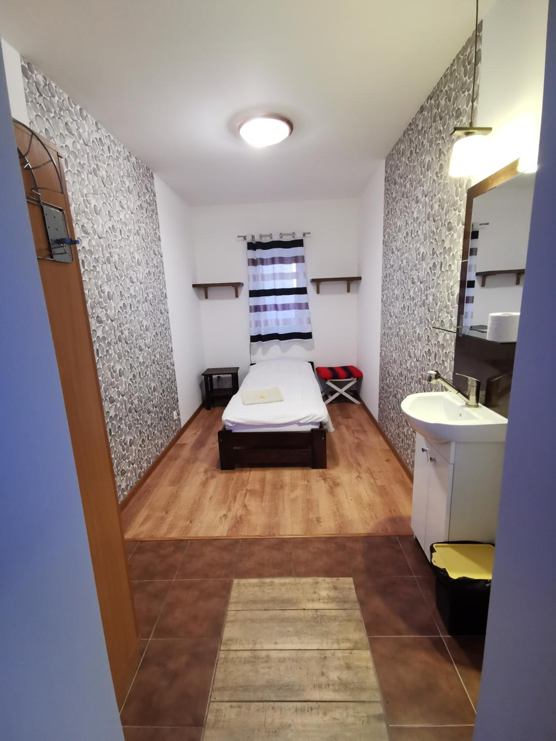 Standard Single Room with Shared Bathroom photo 2