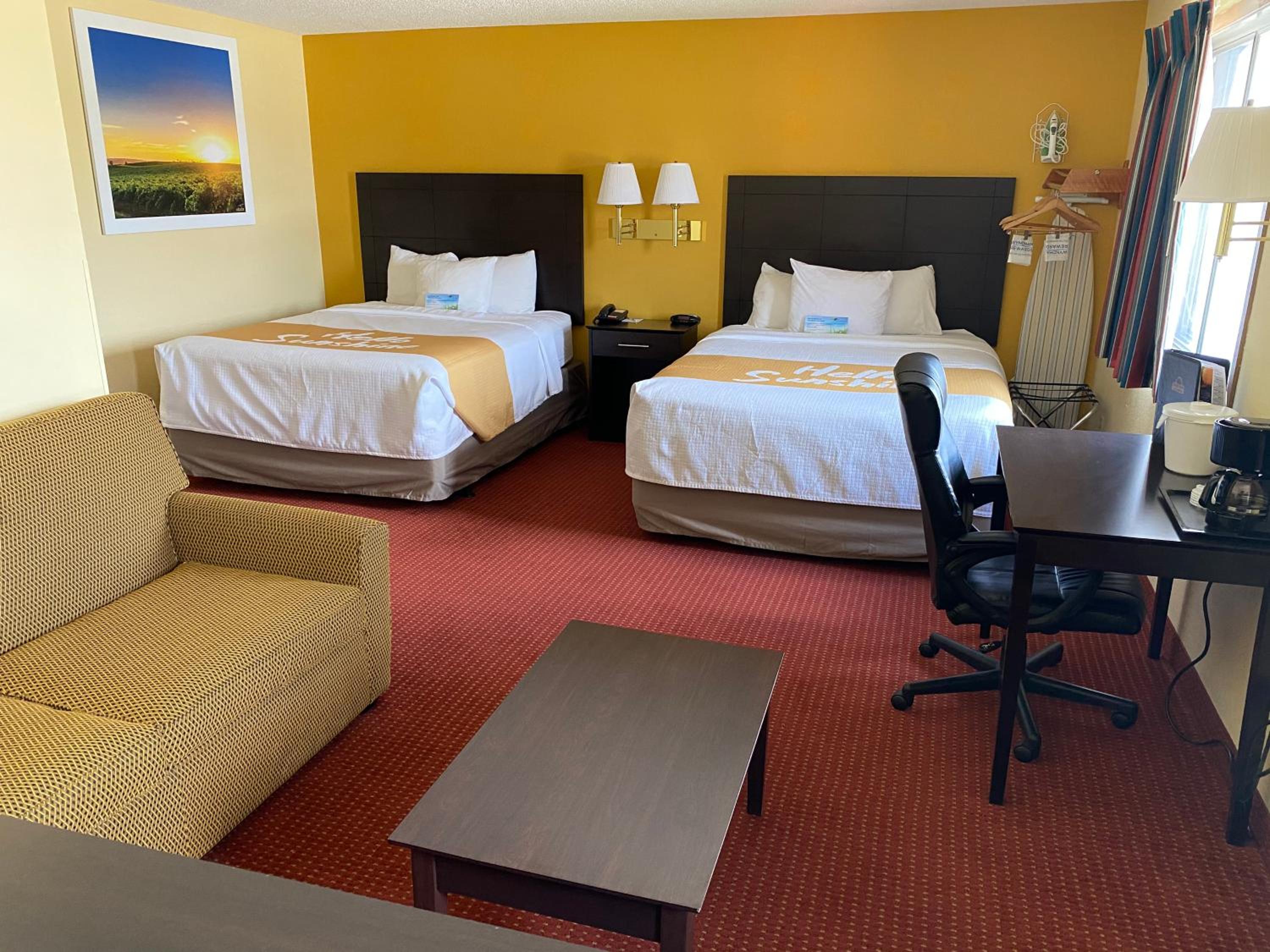 Superior Queen Suite with Two Queen Beds - Non-Smoking - Photo 2