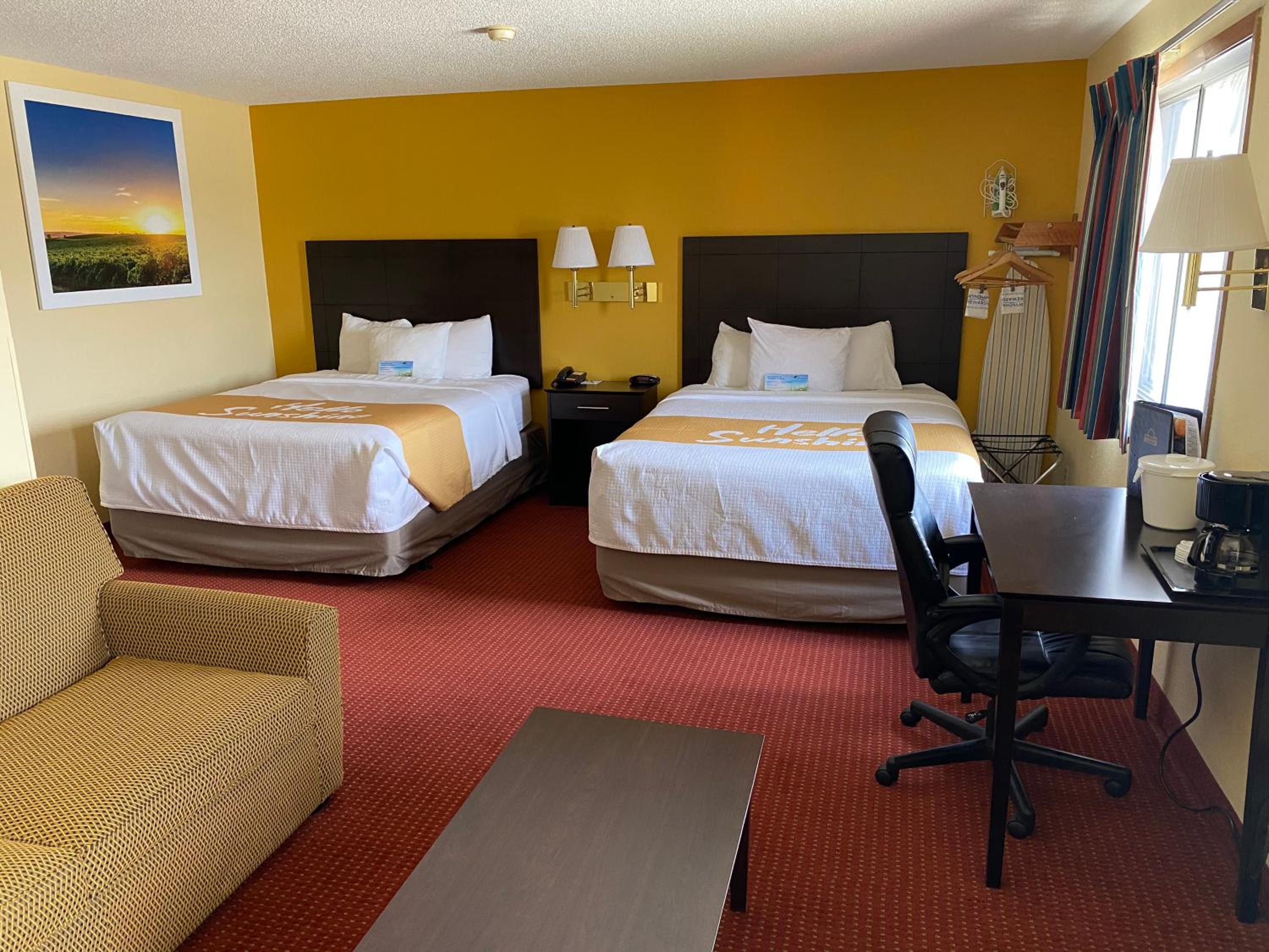Superior Queen Suite with Two Queen Beds - Non-Smoking - Photo 3