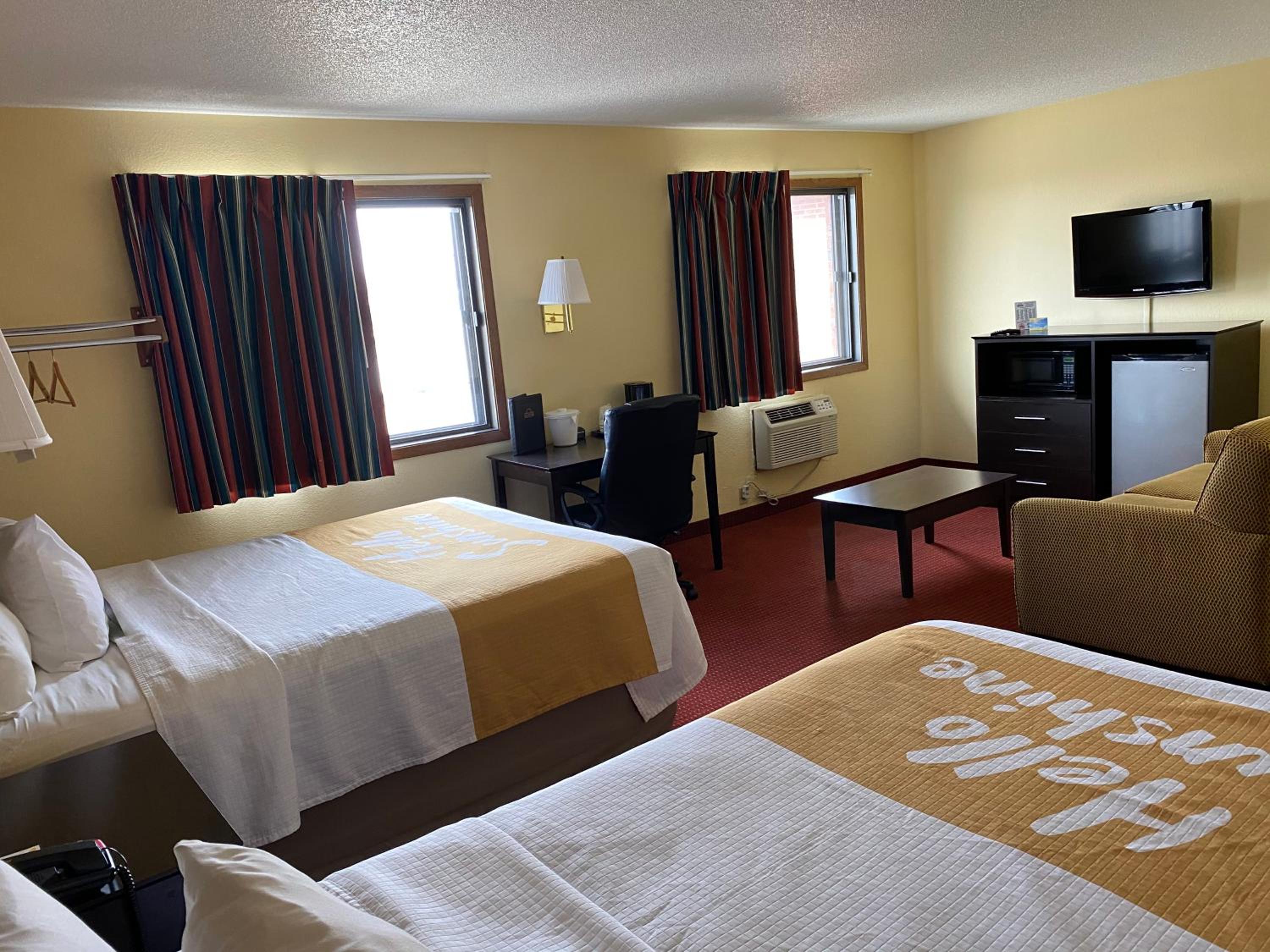 Superior Queen Suite with Two Queen Beds - Non-Smoking - Photo 4