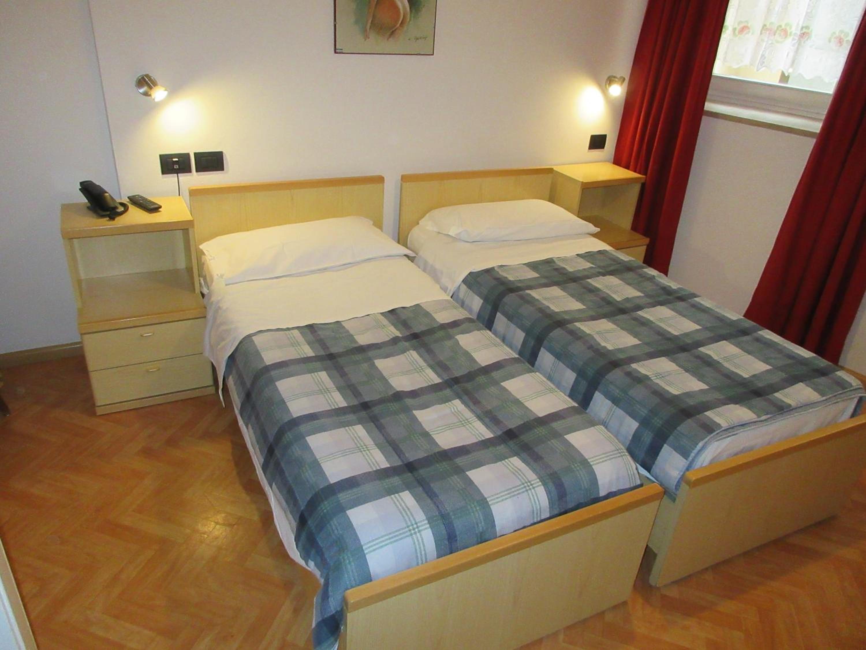 Twin Room With Bathroom photo 1