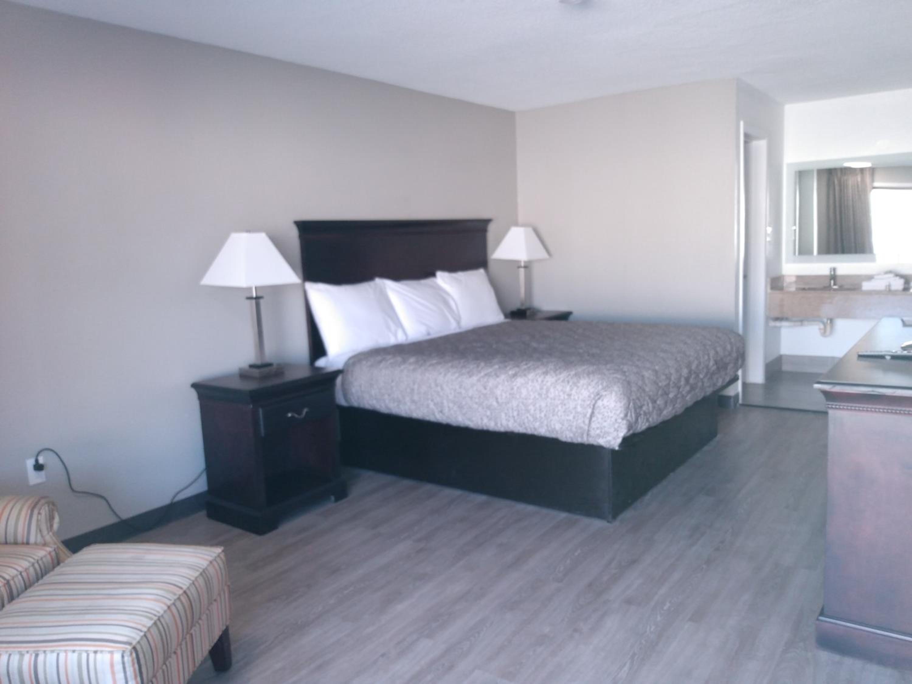Standard King Room - Photo 4