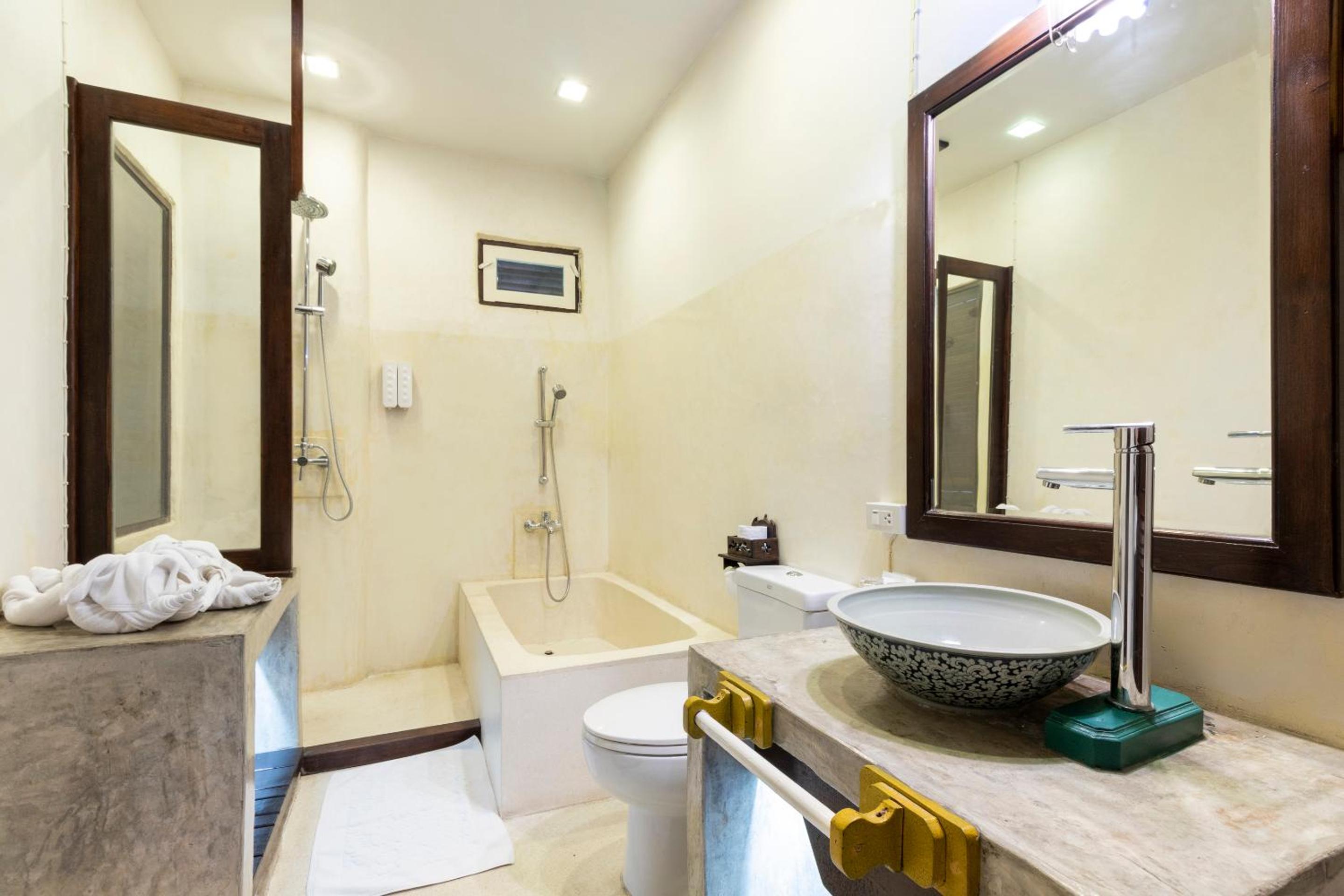 Deluxe Double Room - Photo 23