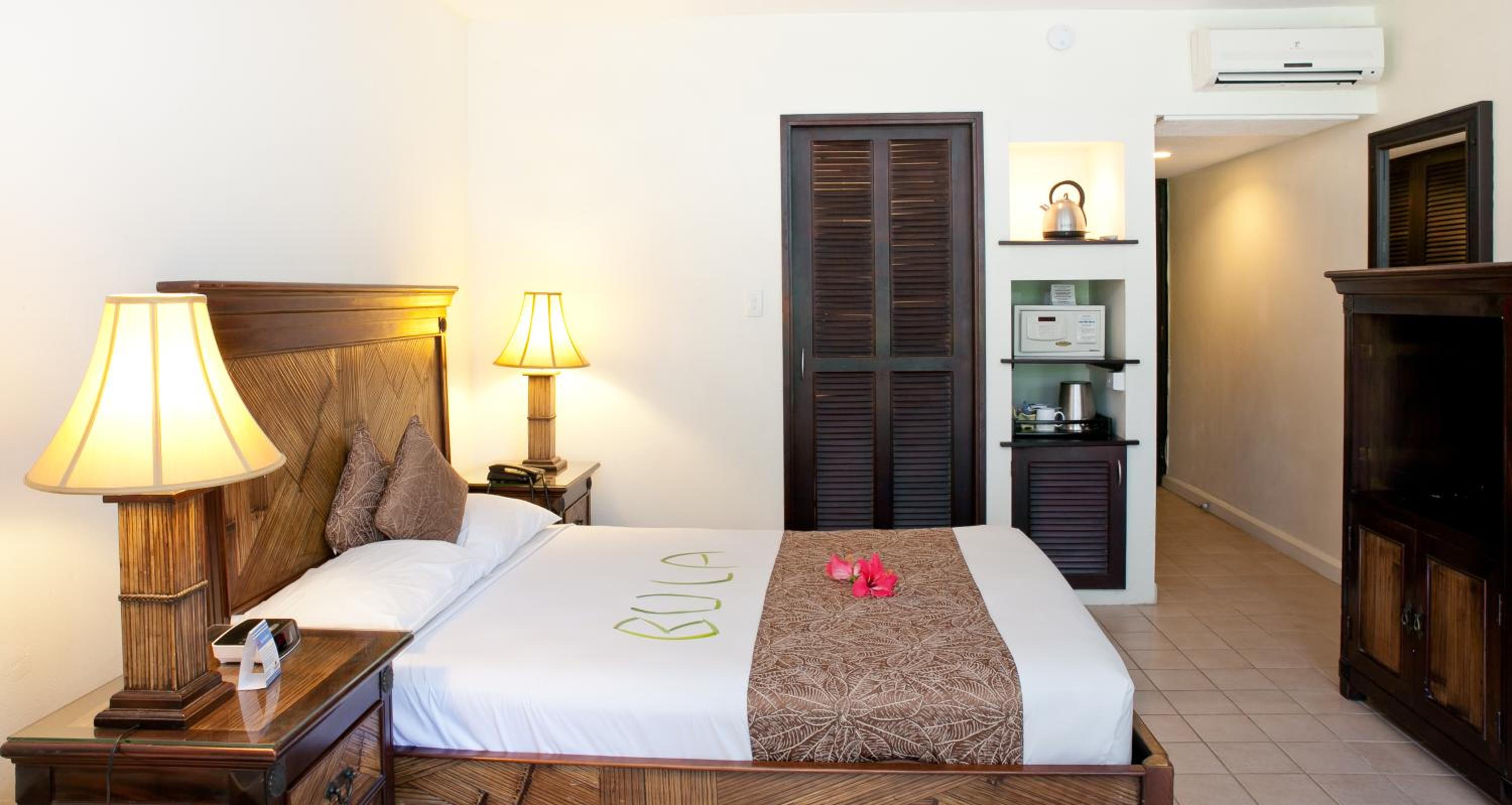 Standard Queen Room with Ocean View