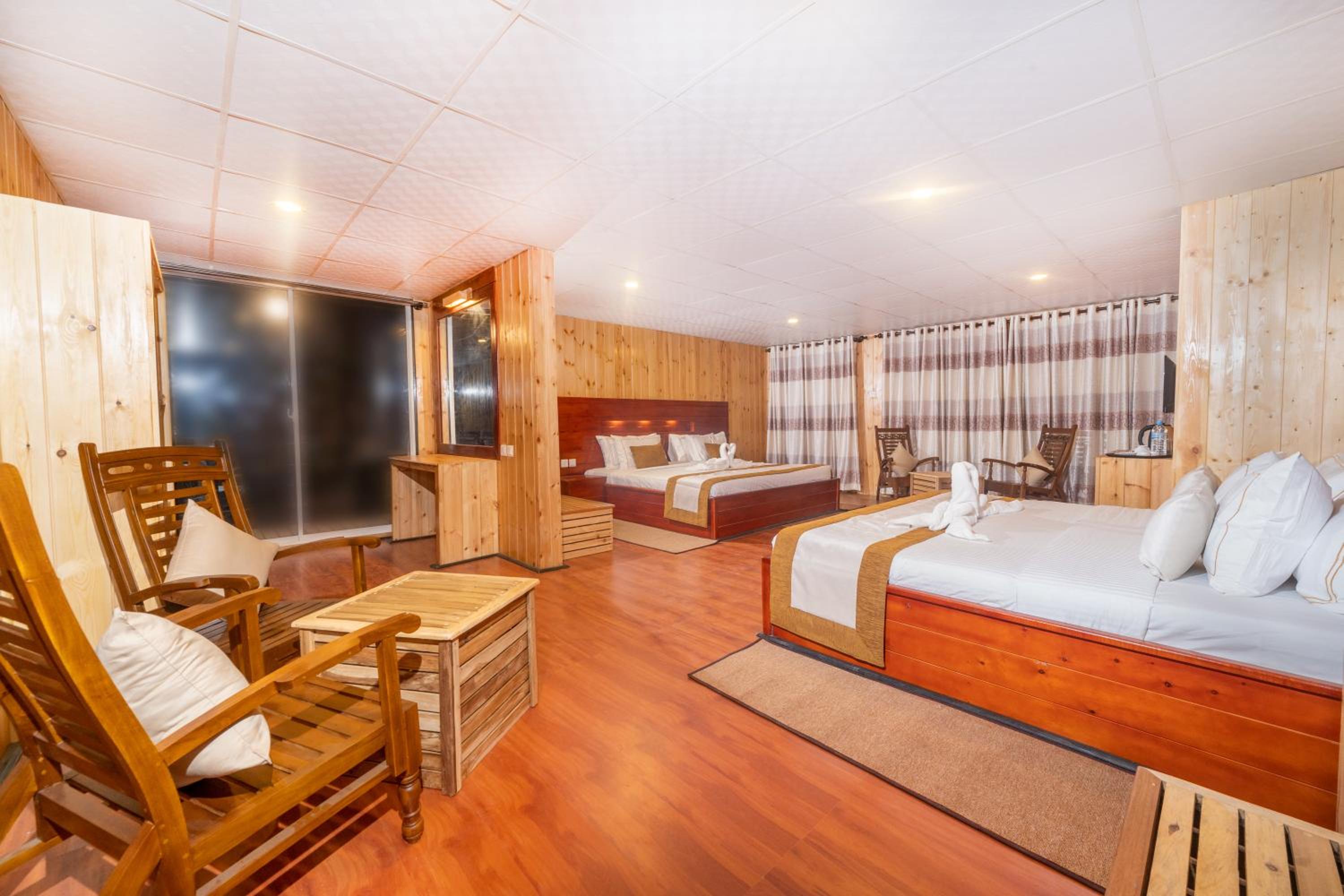 Deluxe Family Room