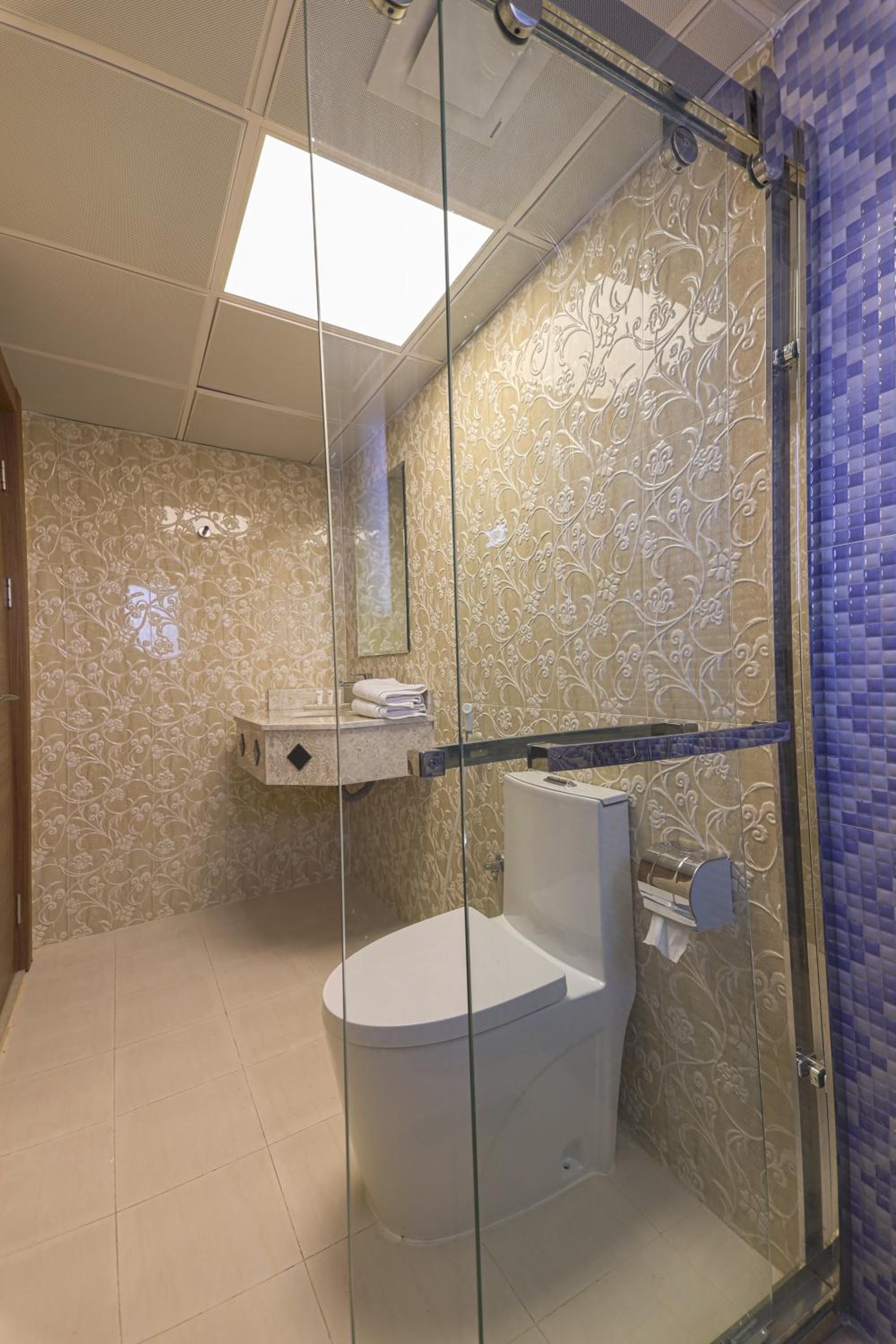 Family Room with Private Bathroom photo 1