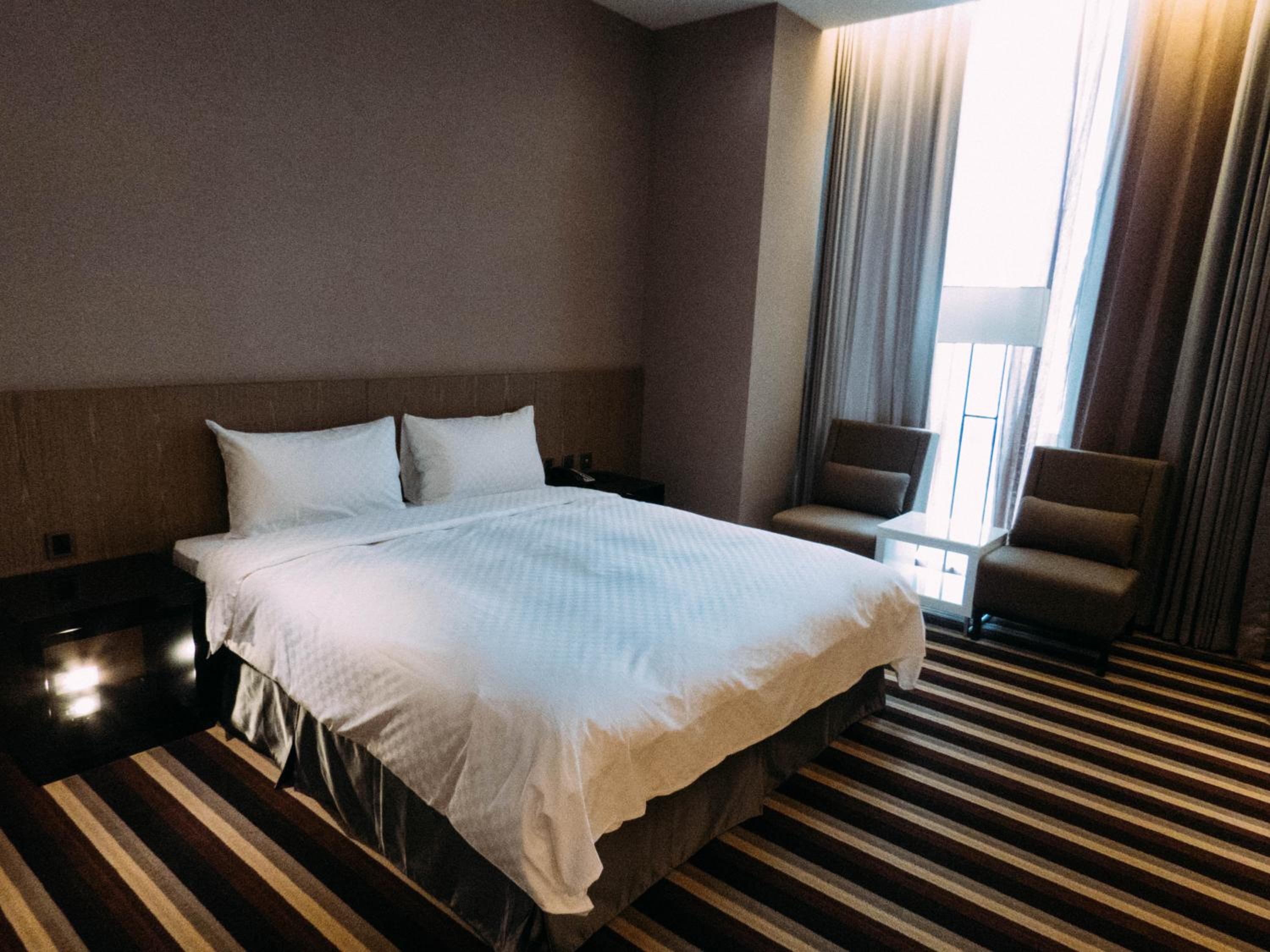 Standard Queen Room photo 2