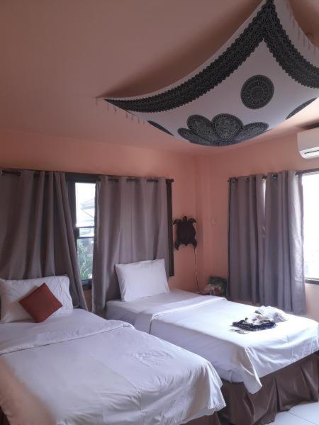Twin Room with Air Conditioning - Photo 7