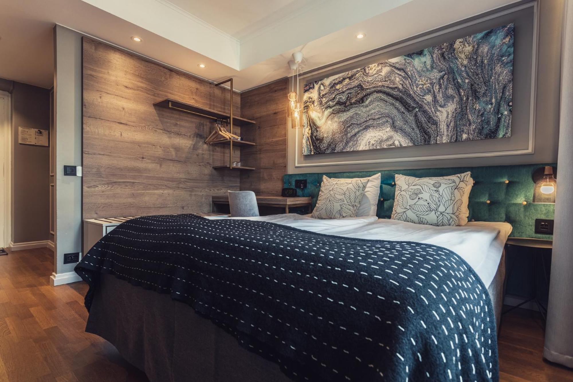 Standard Double Room - Photo 13
