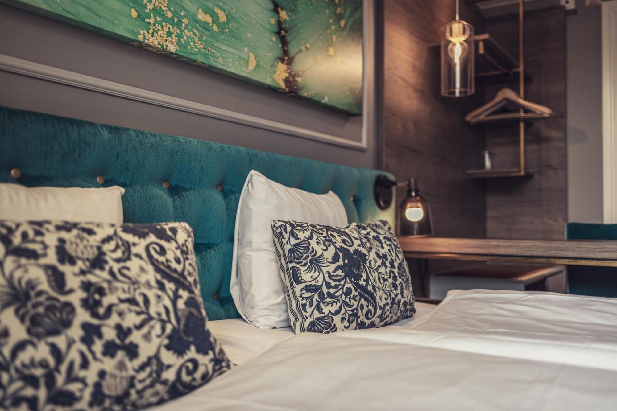 Standard Twin Room - Photo 15