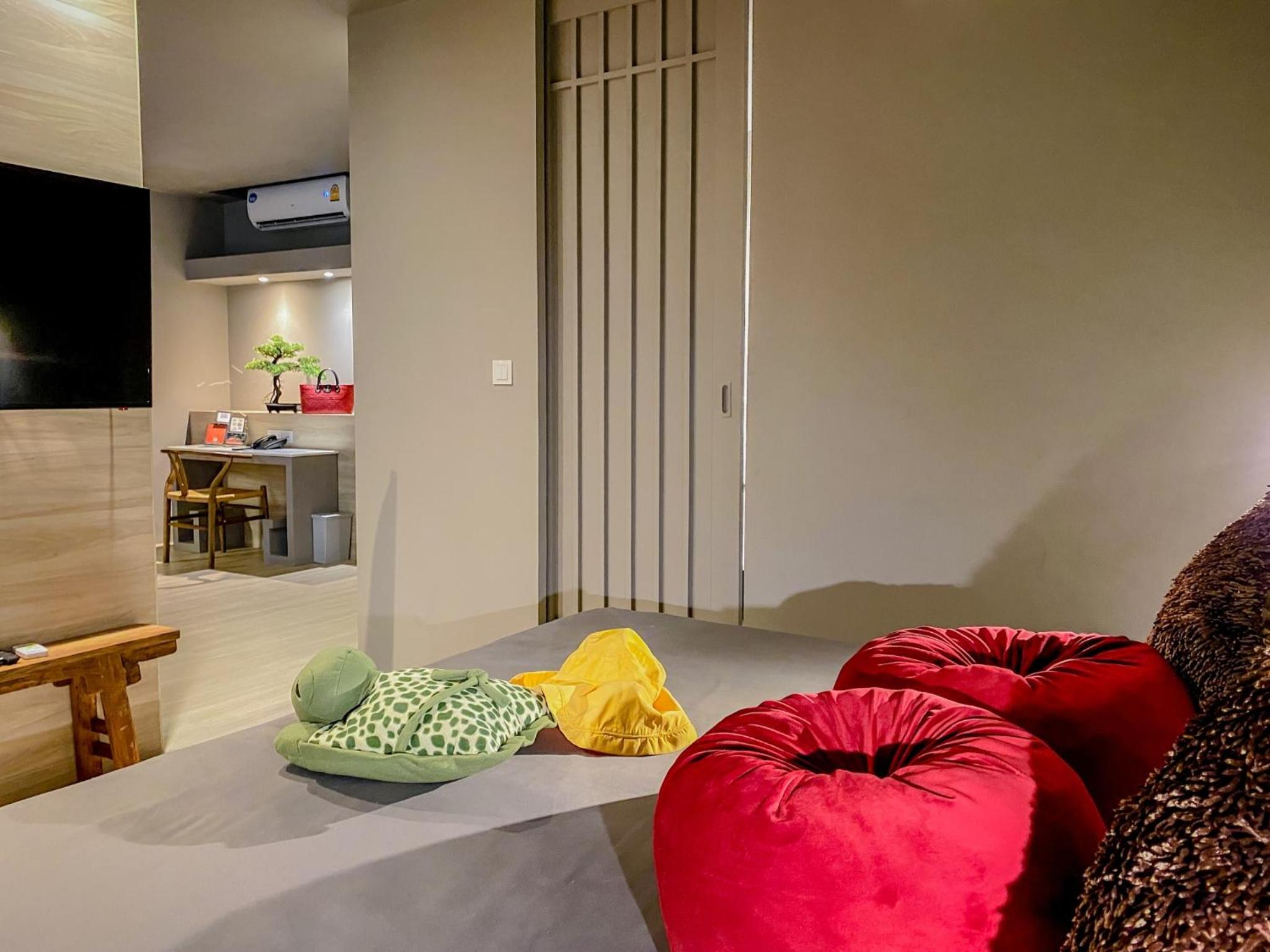 Executive Suite - Photo 5