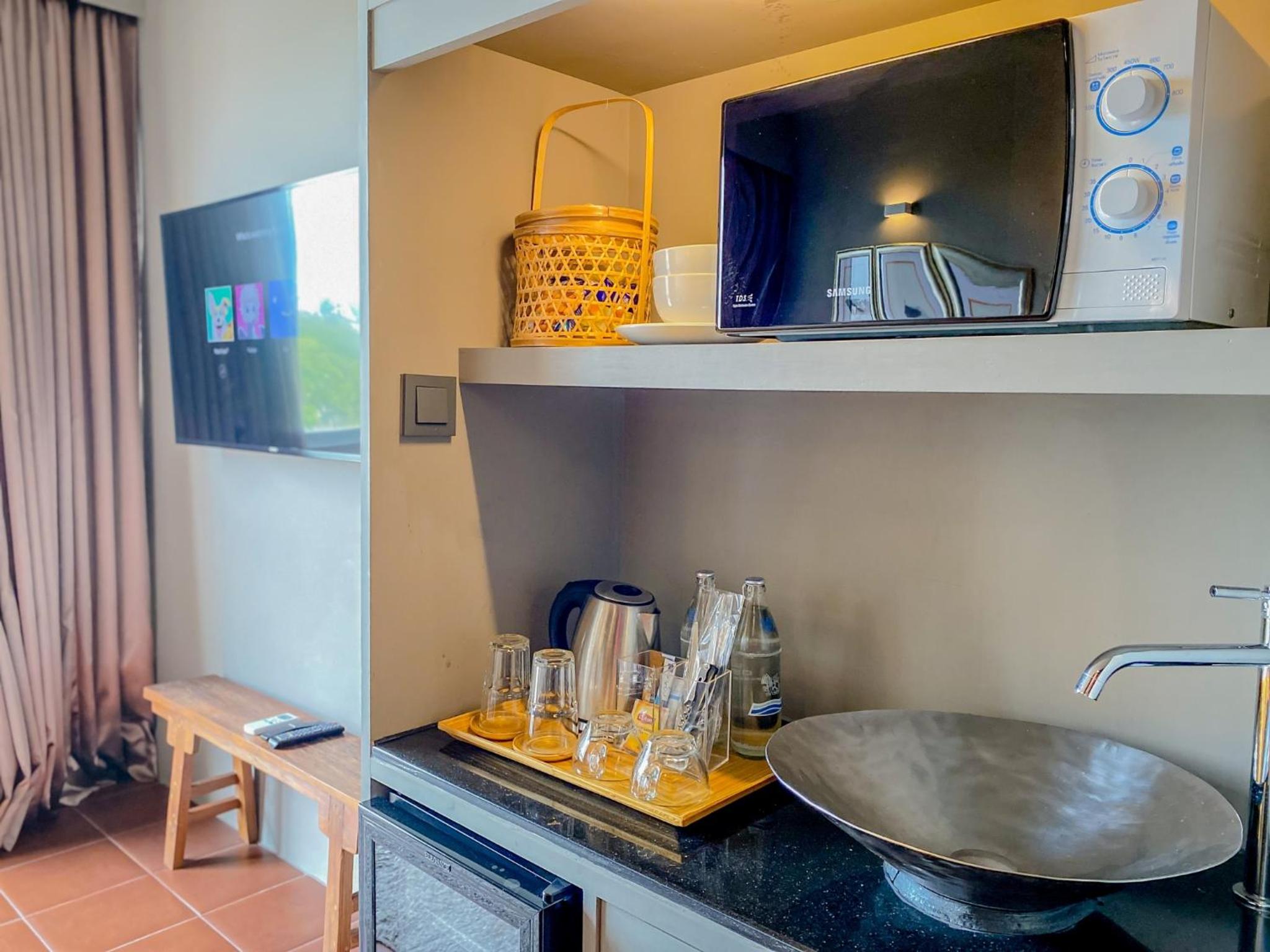 Executive Suite - Photo 3