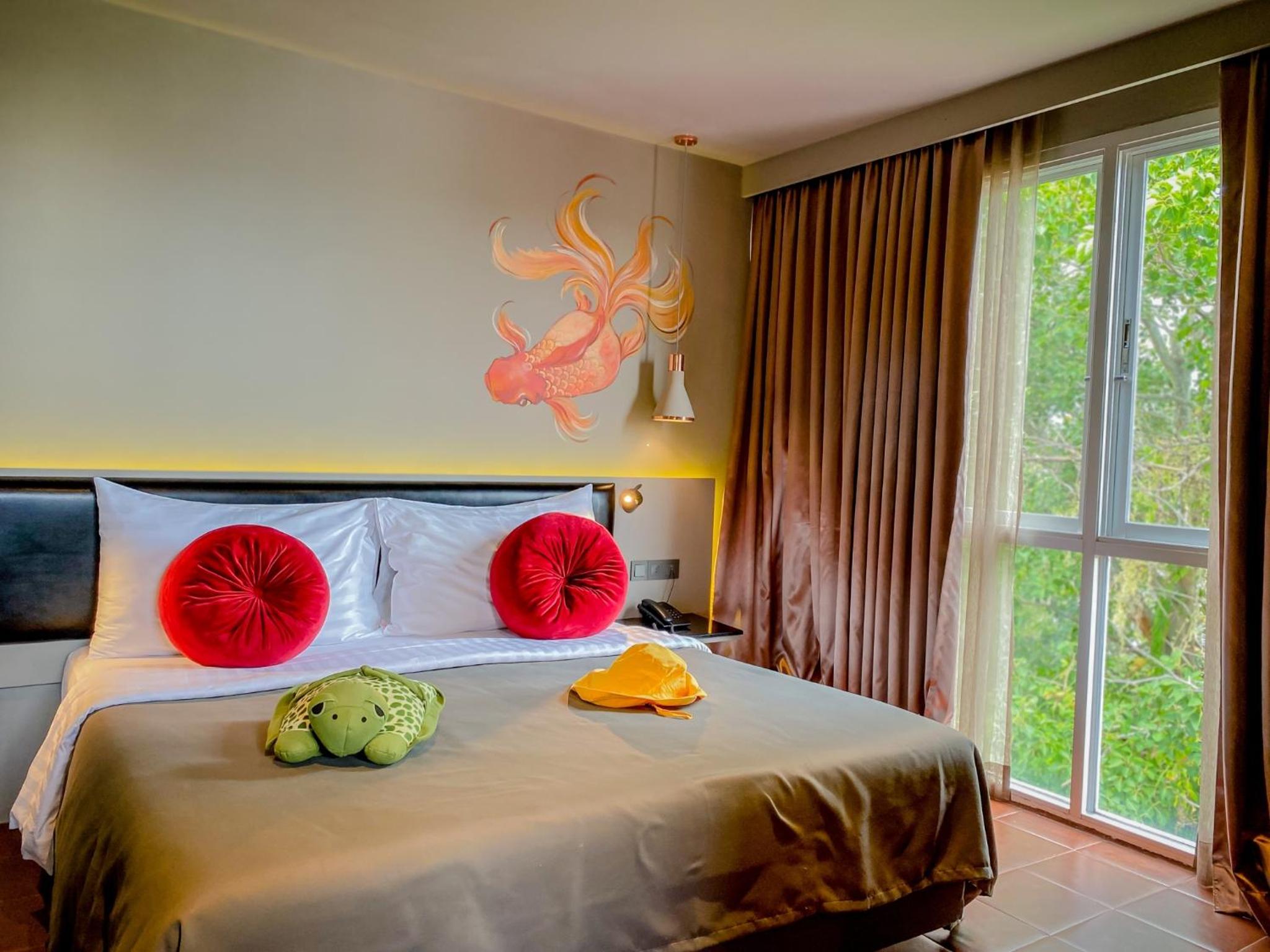 Executive Suite - Photo 8