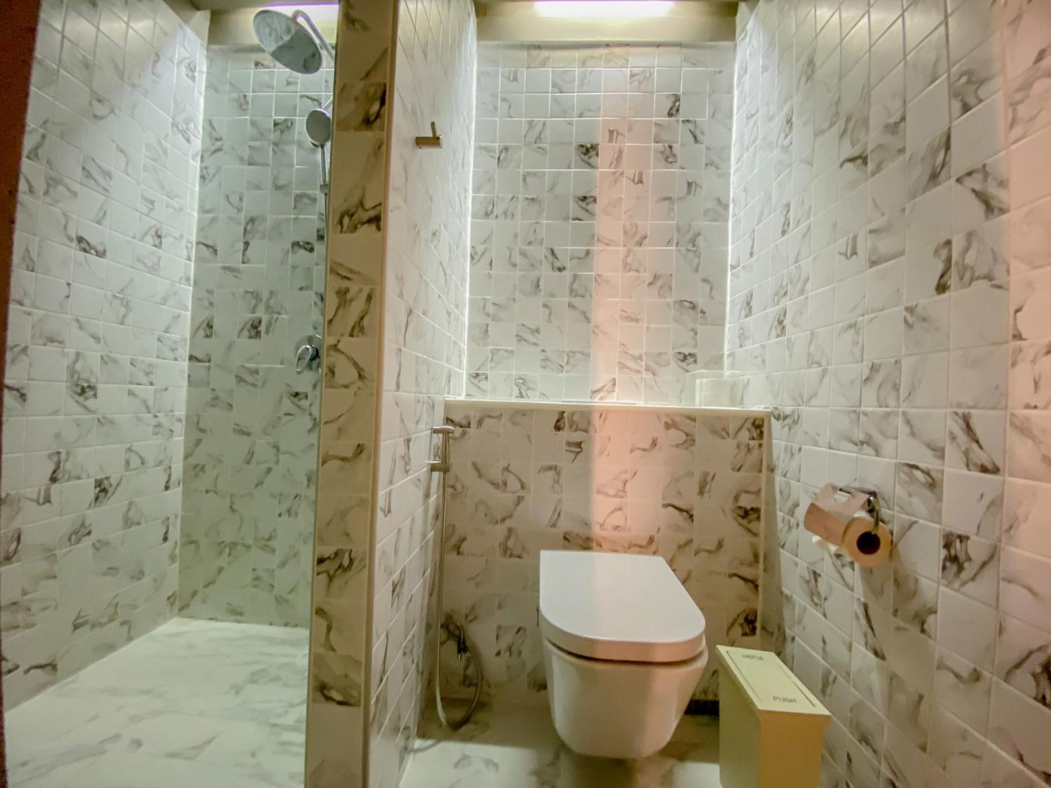 Executive Suite - Photo 7