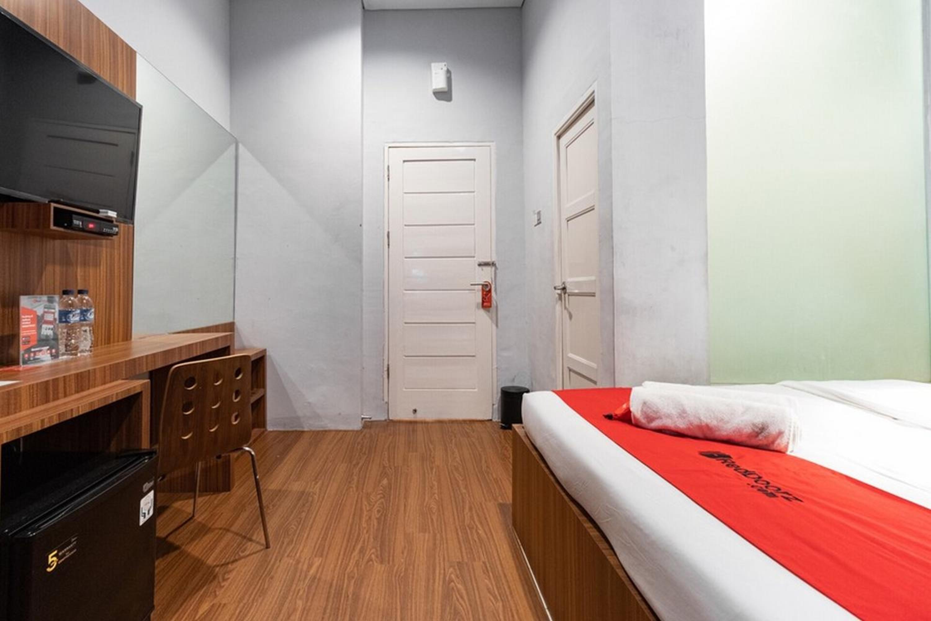Deluxe Room - Photo 7