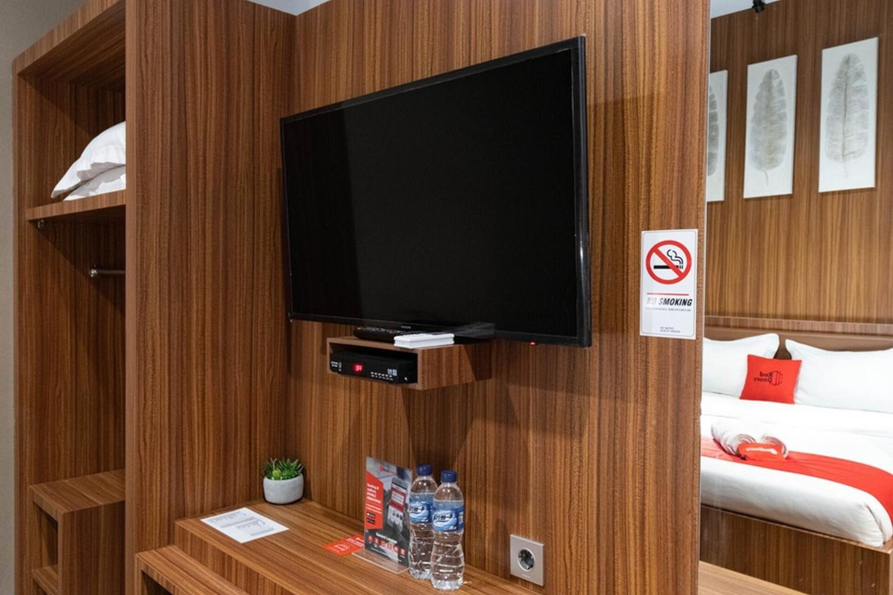 Deluxe Room - Photo 6
