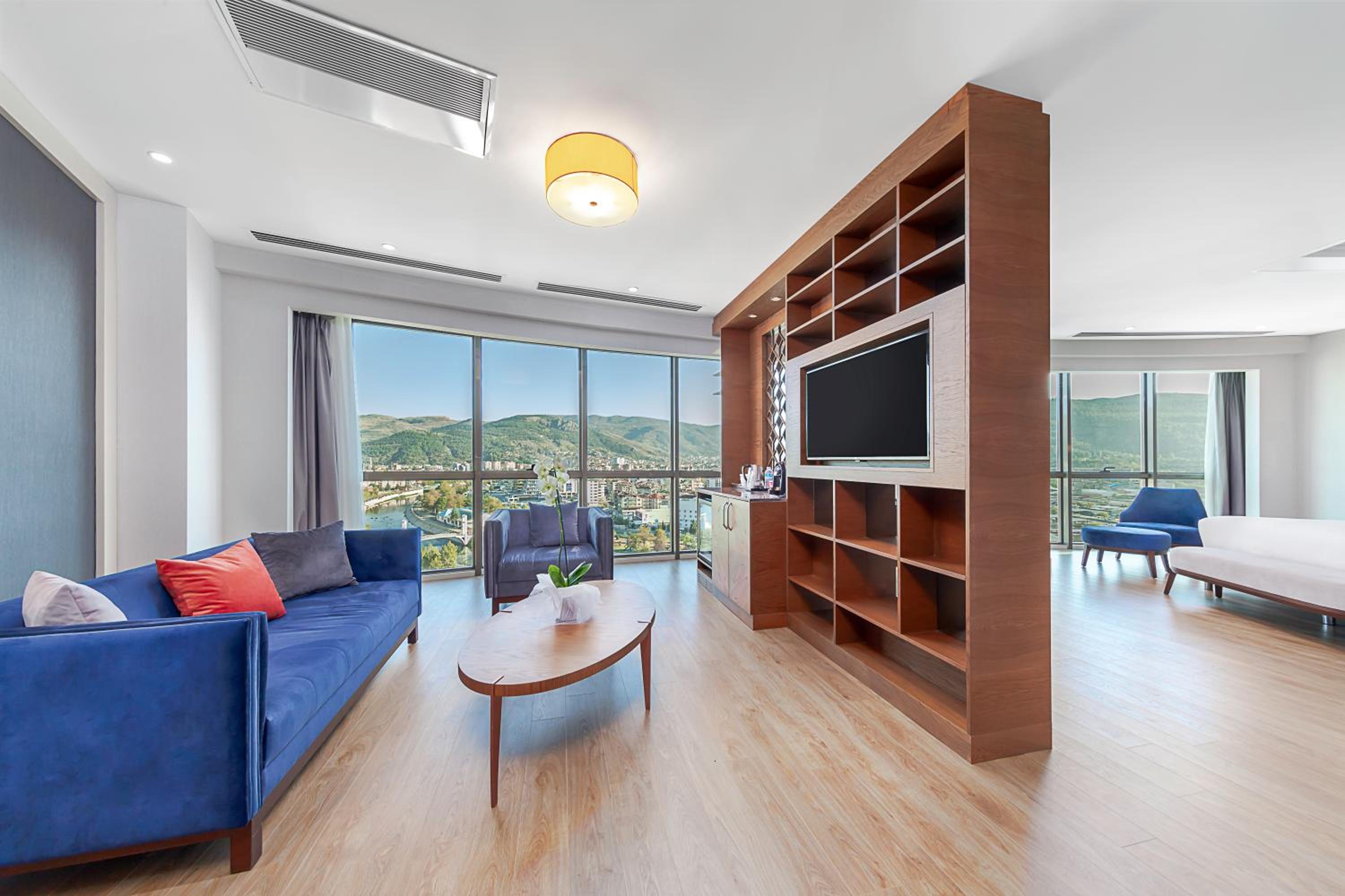 Deluxe Suite