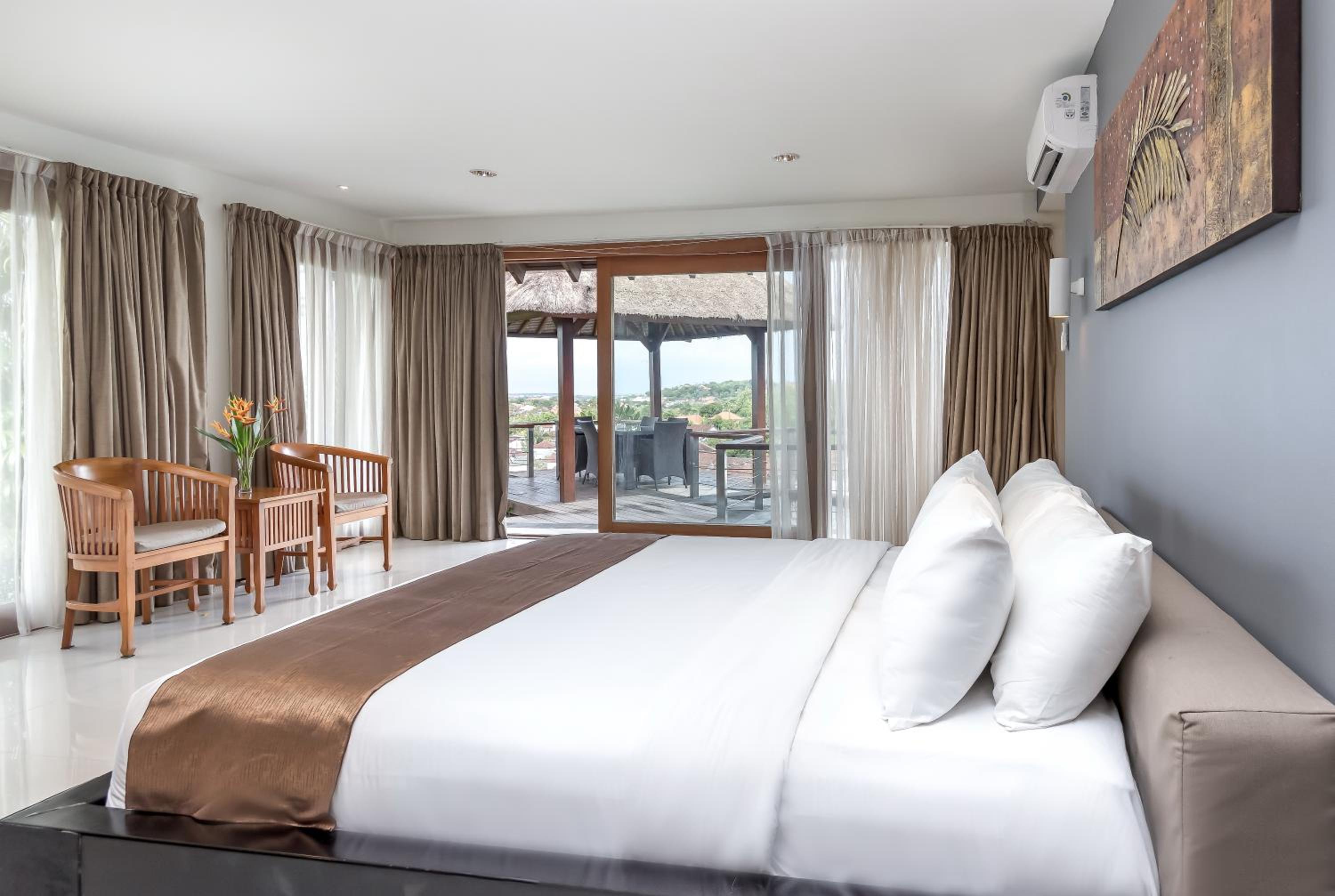 Five Bedroom Villa with Sea View - Photo 2