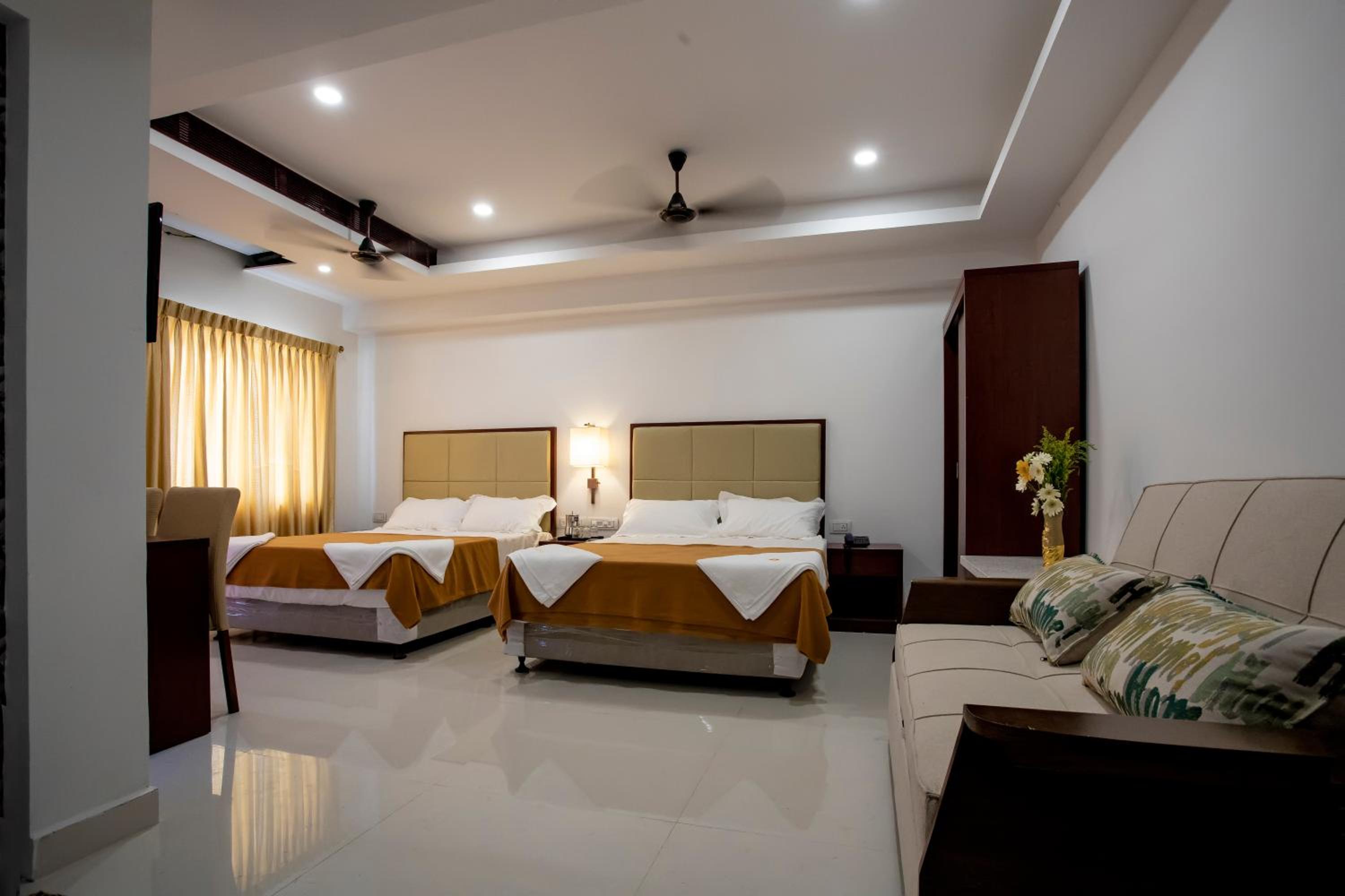 Quadruple Room with Balcony photo 1