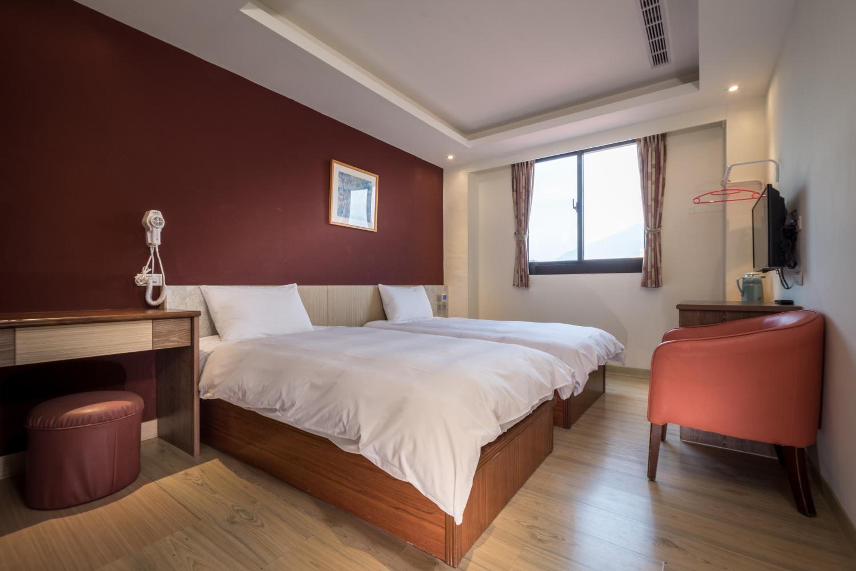 Standard Twin Room - Photo 4