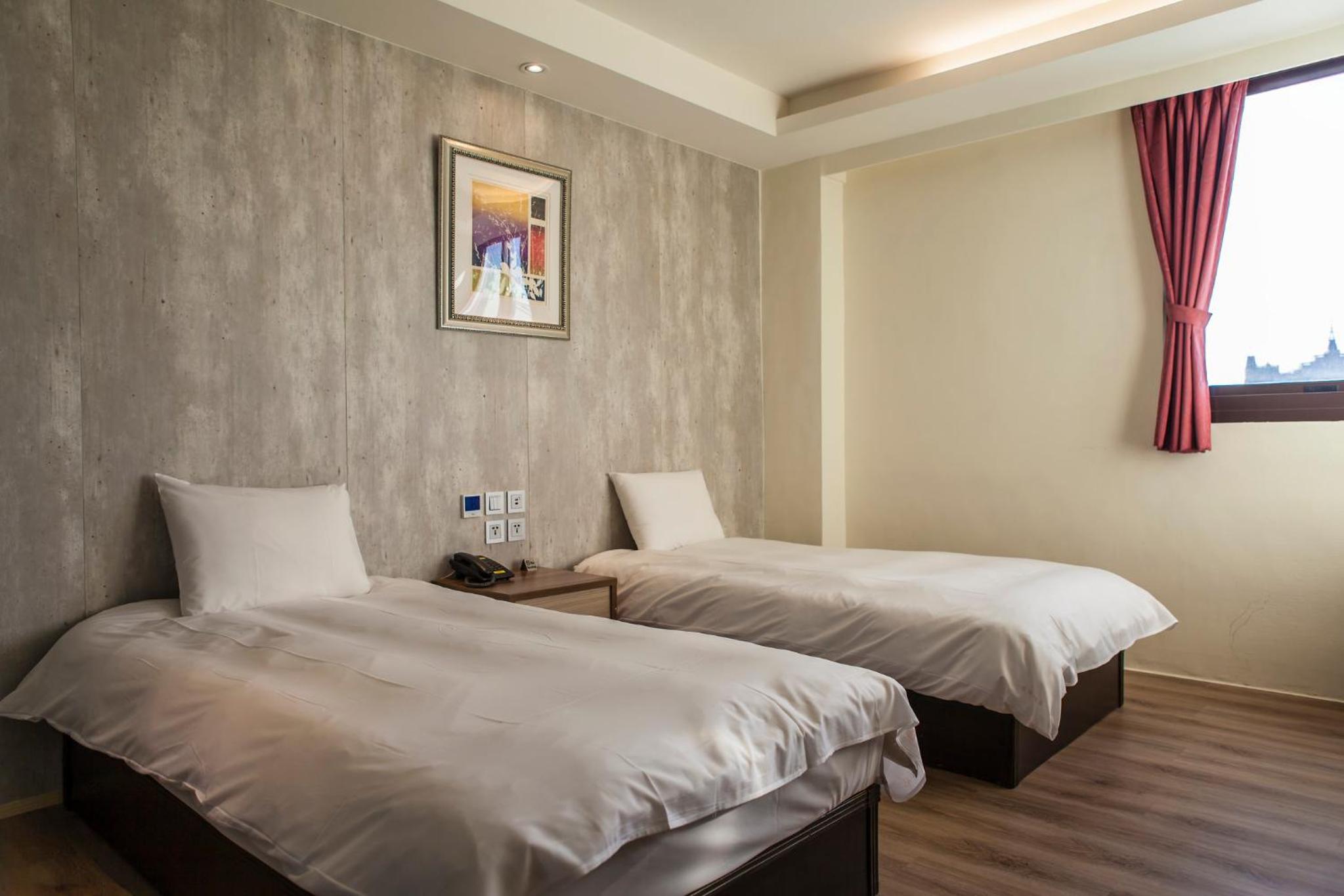Standard Twin Room - Photo 3