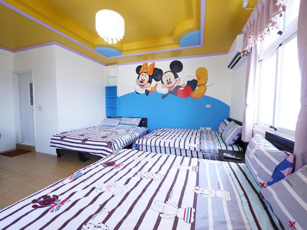 Standard Family Room photo 2