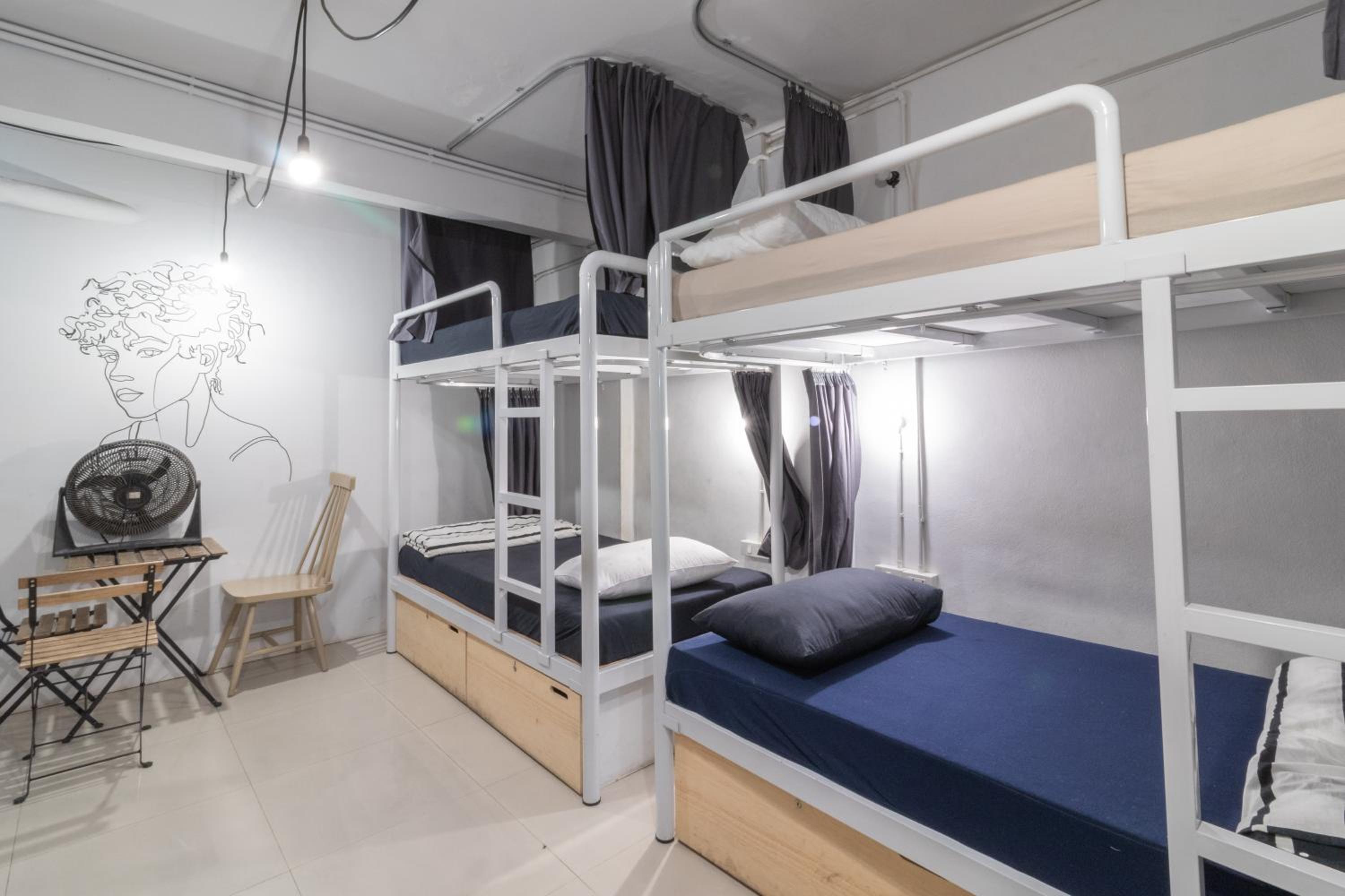 Bunk Bed In Mixed Dormitory Room photo 2