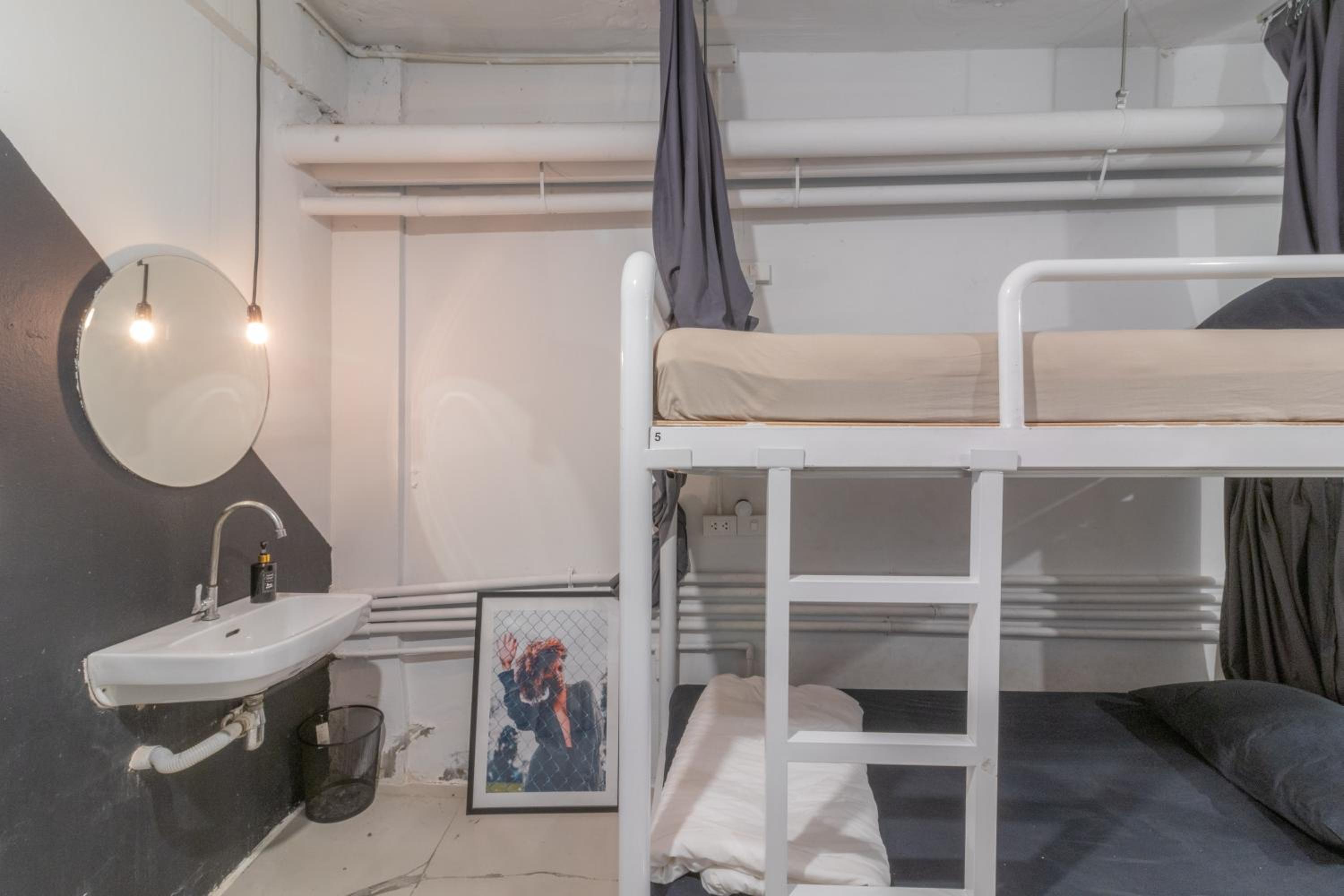 Bunk Bed In Mixed Dormitory Room photo 3