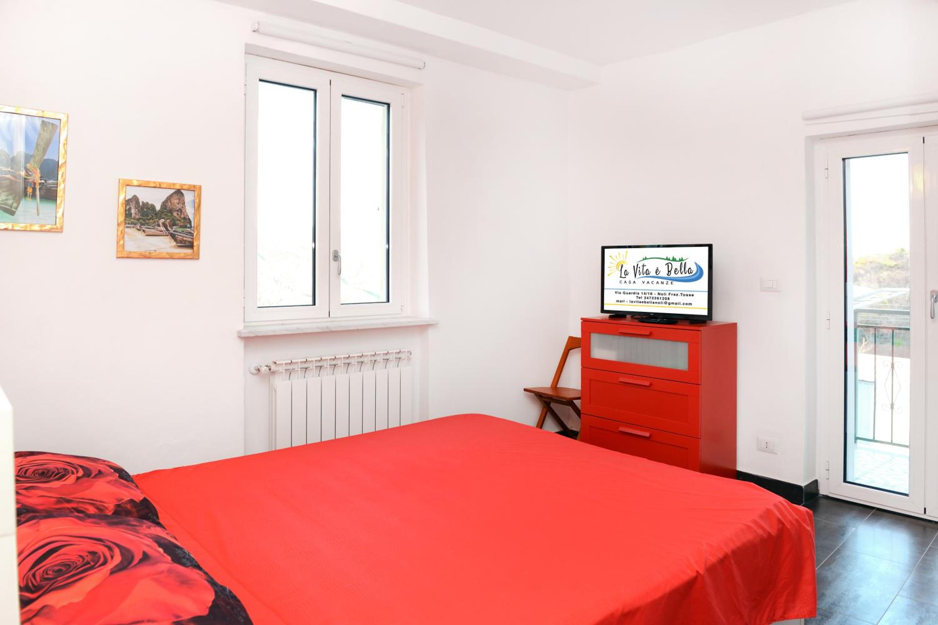 King Room with Balcony - Photo 12