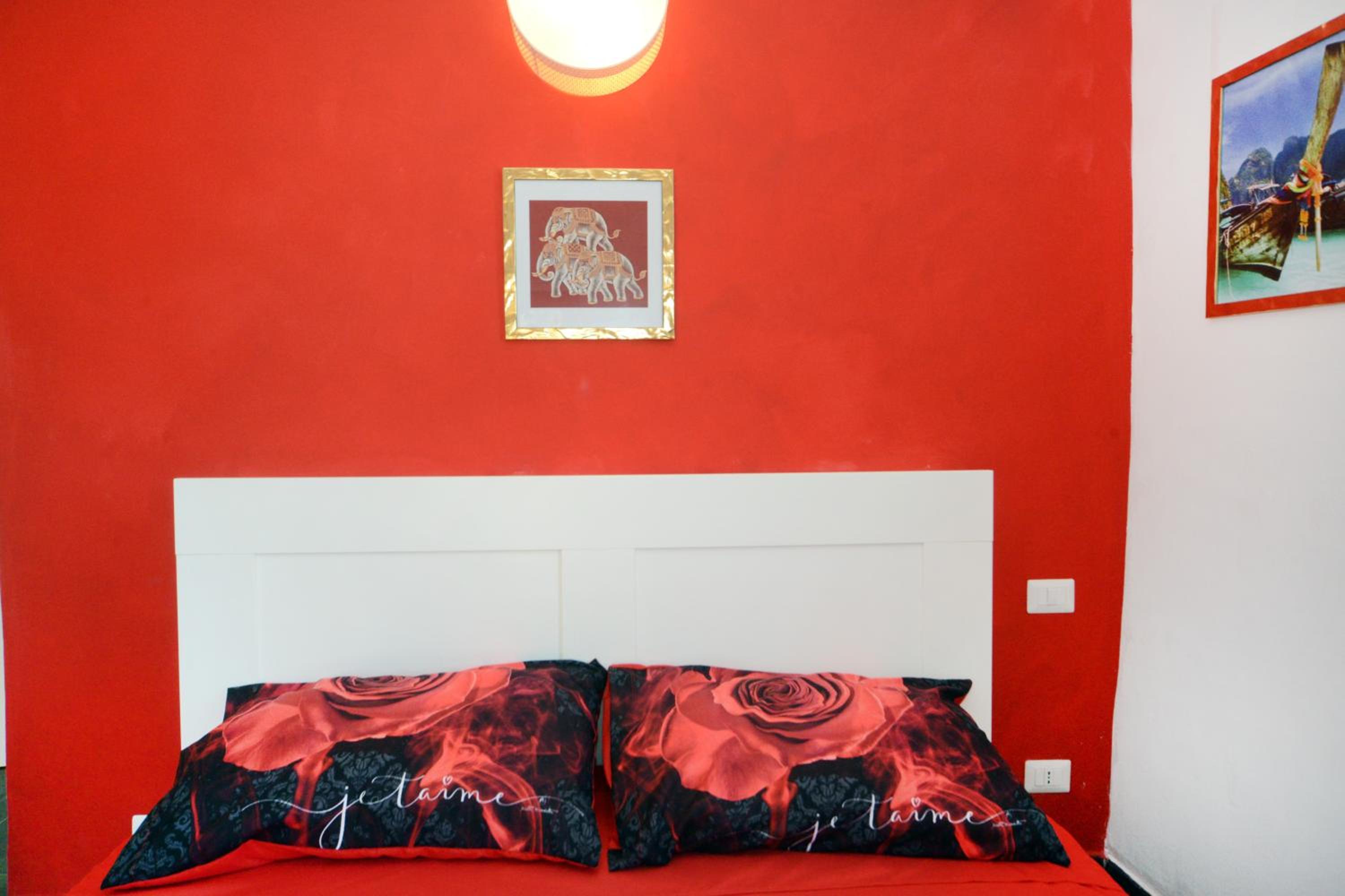 King Room with Balcony - Photo 2