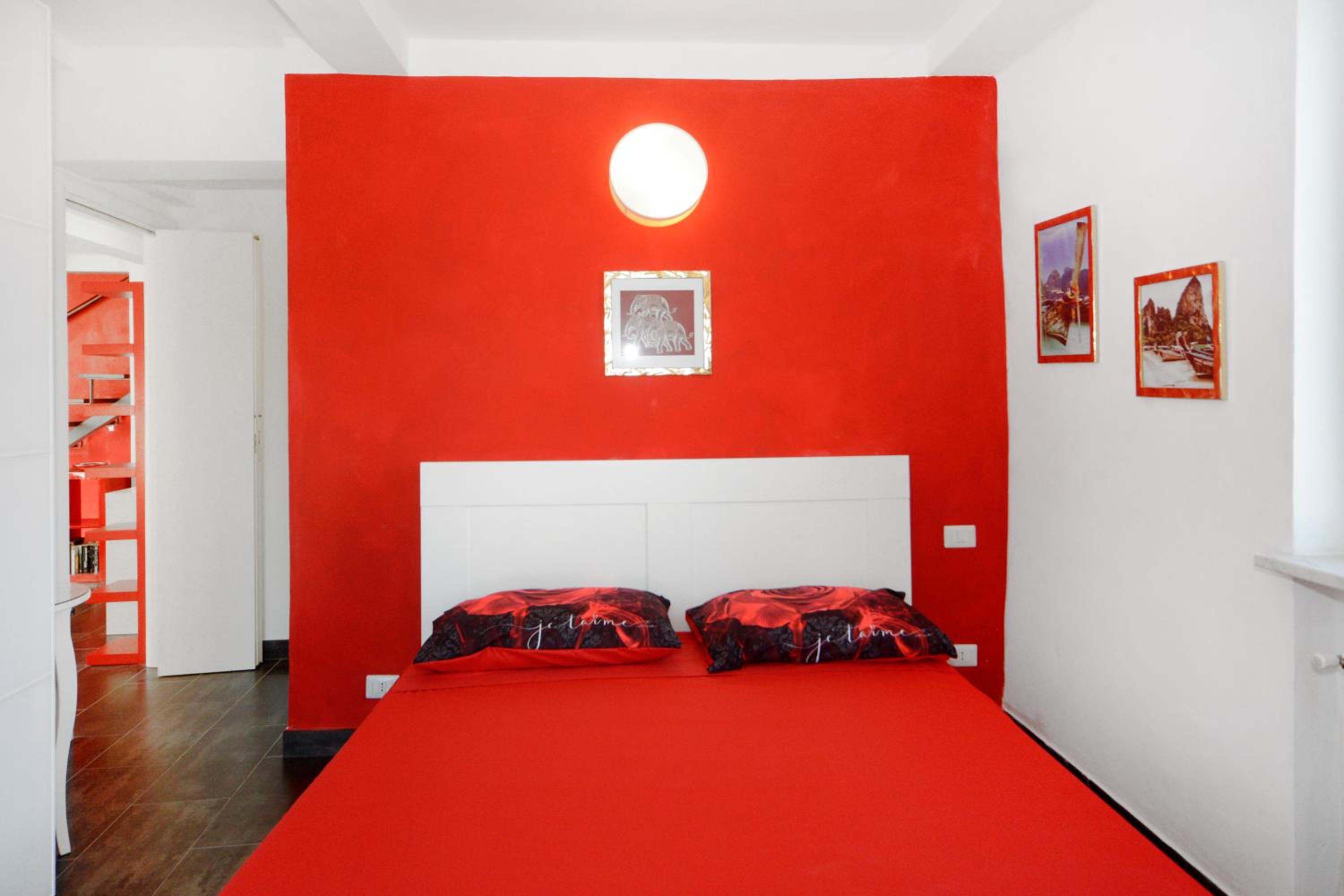 King Room with Balcony - Photo 3