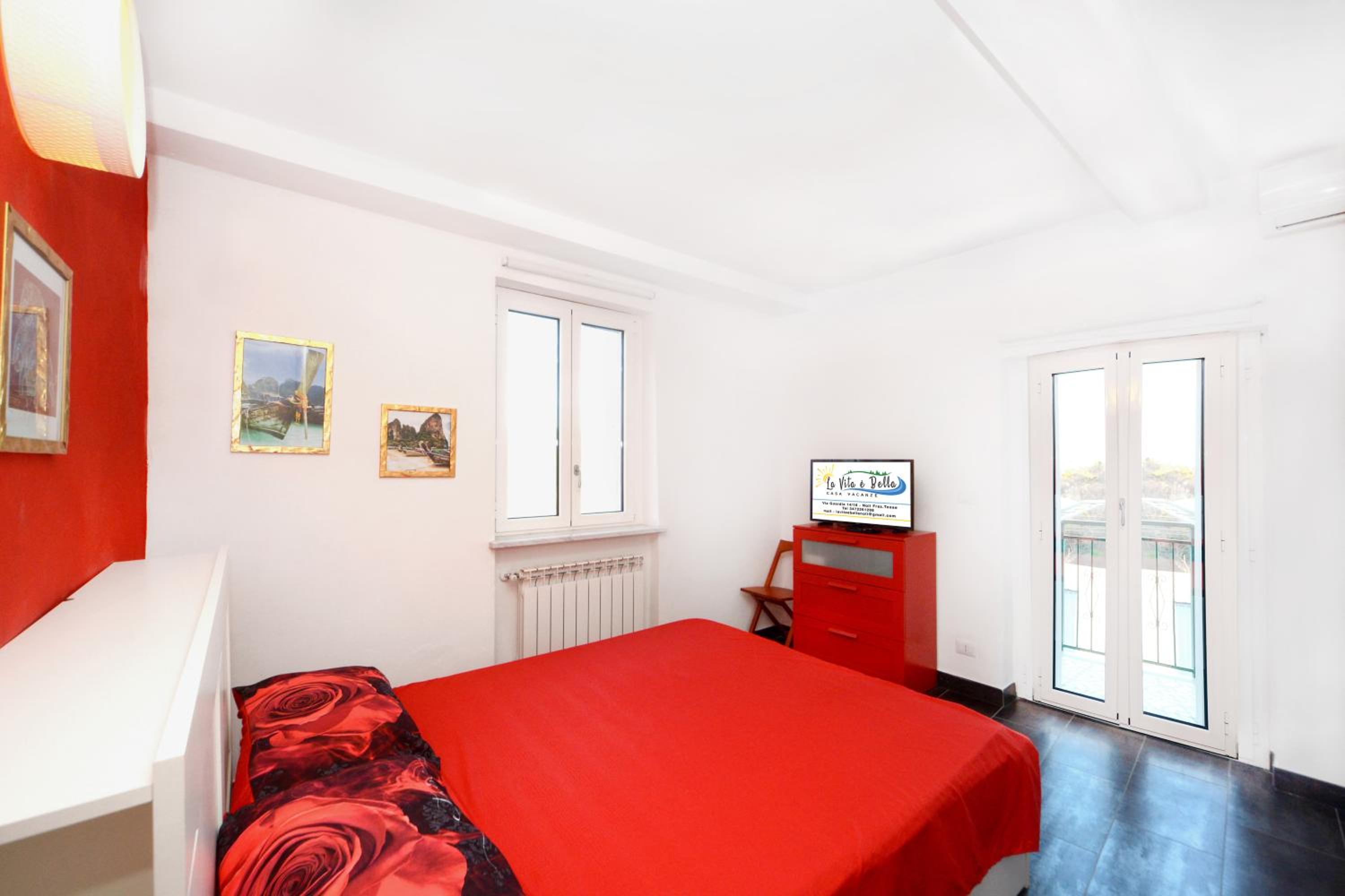 King Room with Balcony - Photo 1