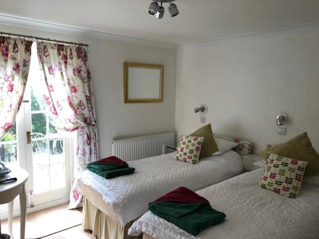 Twin Room with Bathroom photo 1