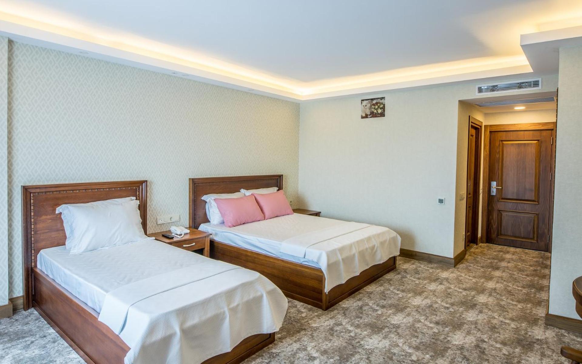 Deluxe Family Room - Photo 7