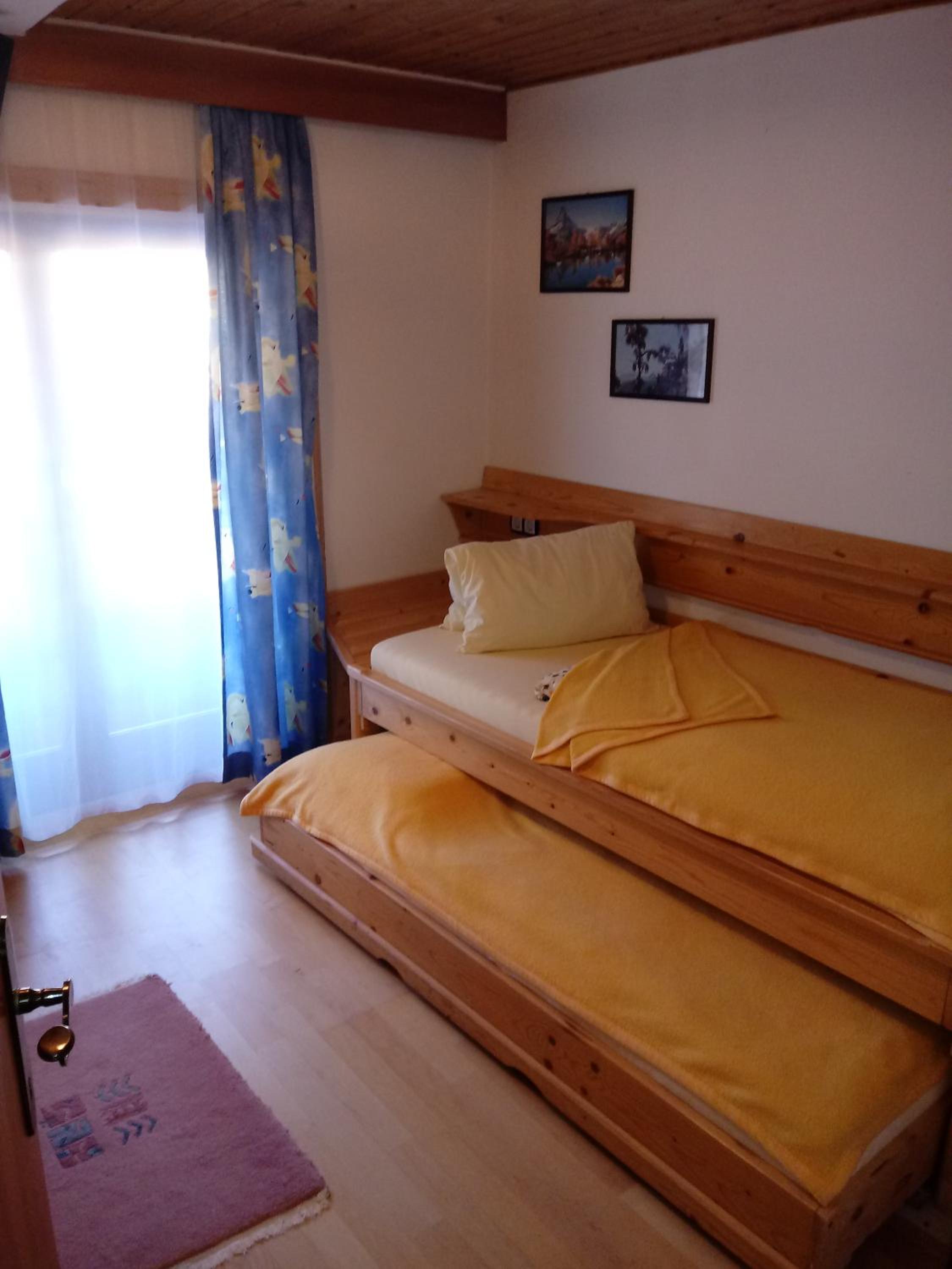 Family Room with Balcony photo 3