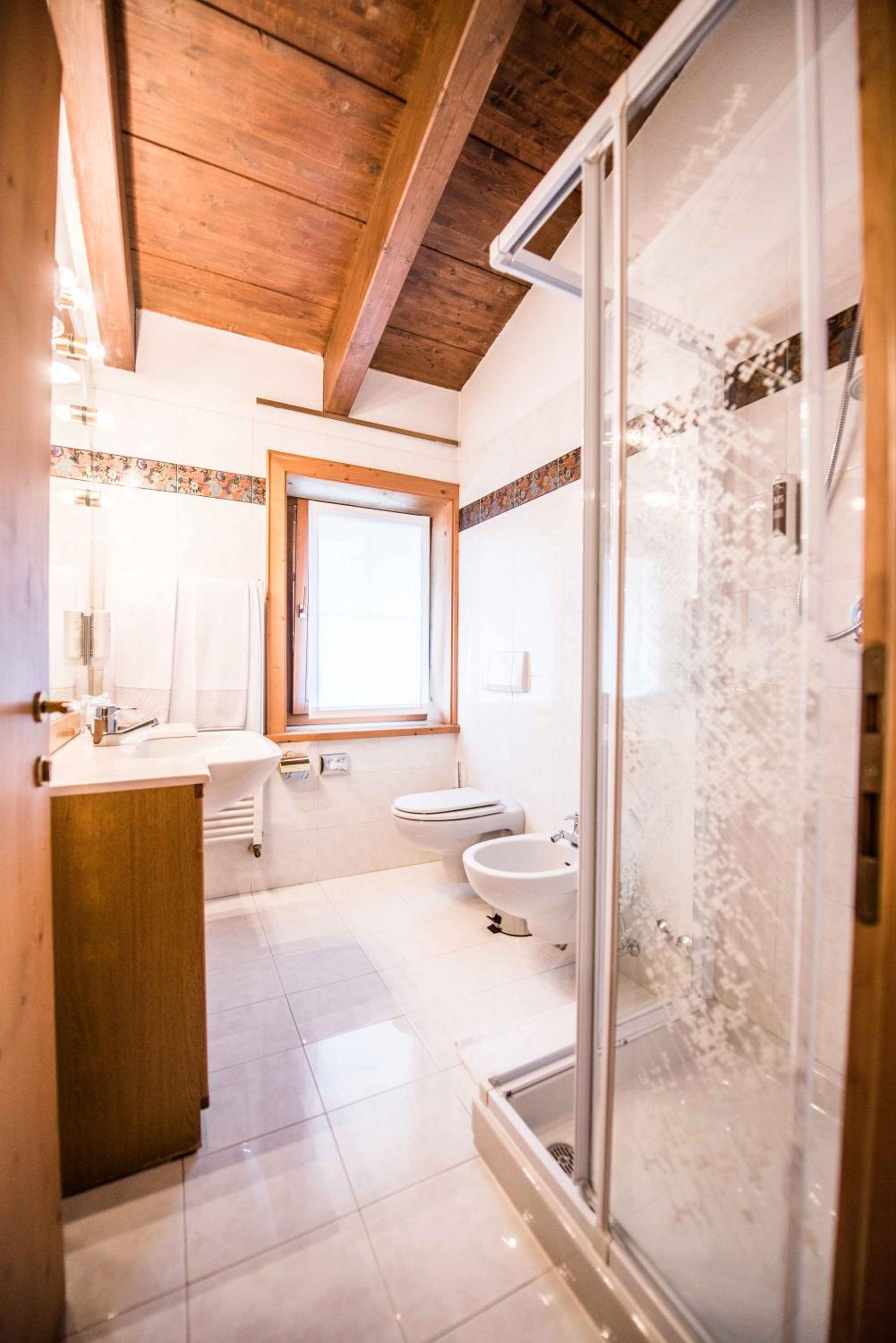 Superior Quadruple Room - Photo 4