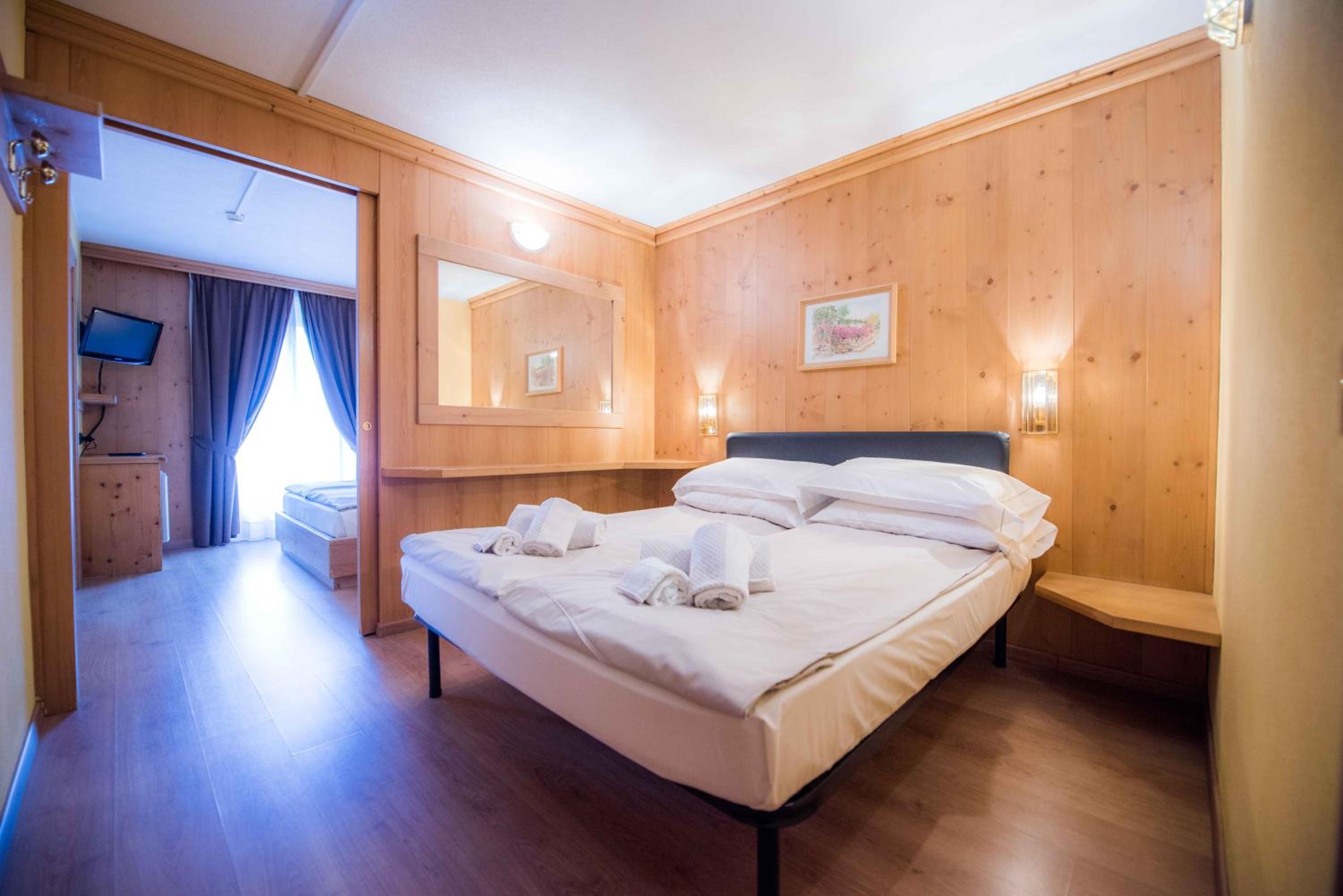 Superior Quadruple Room - Photo 1