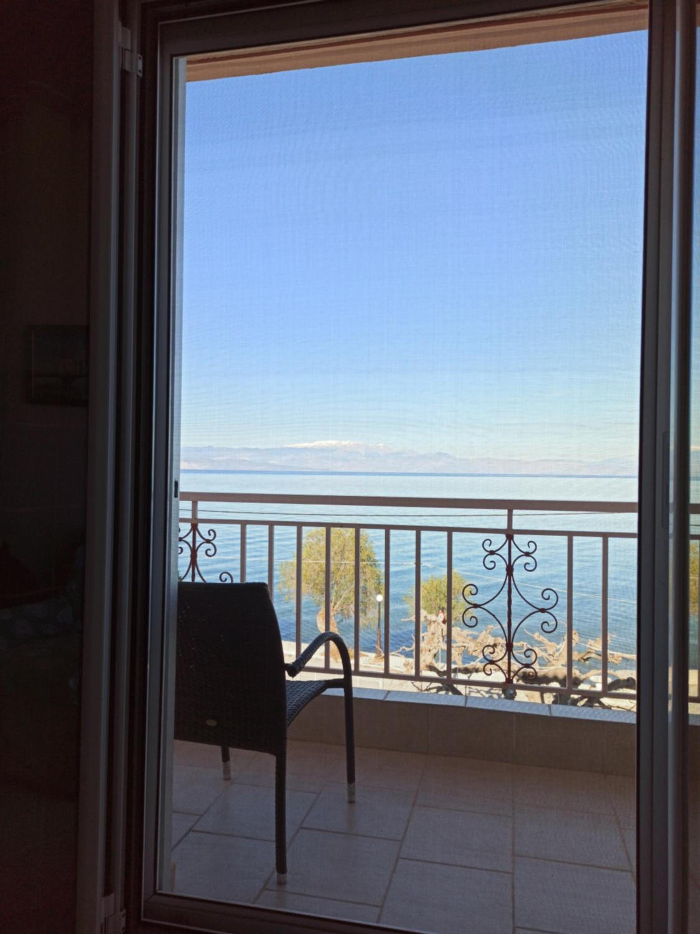 Double or Twin Room with Sea View - Photo 3